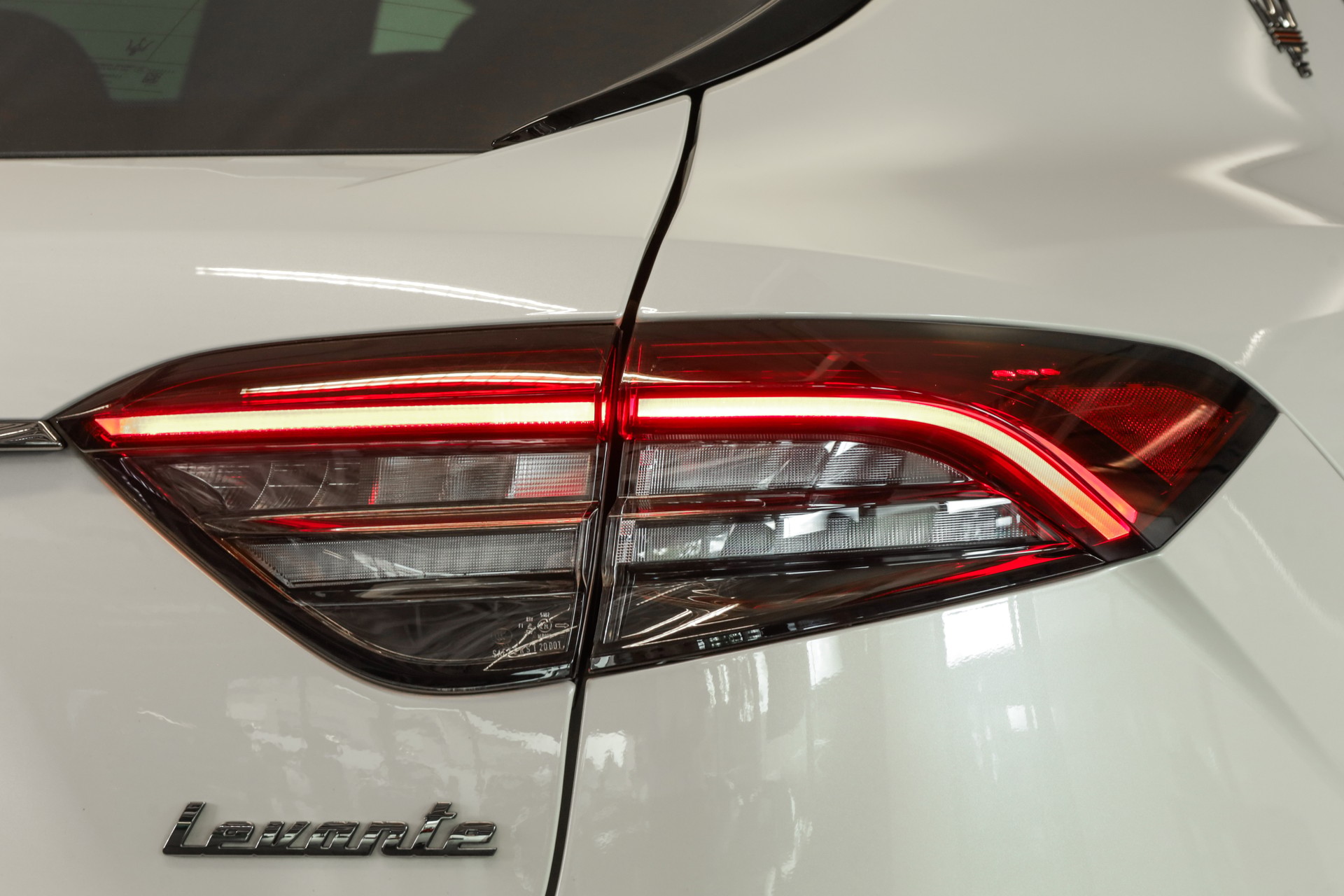 MASERATI Levante 3.8 V8 Trofeo Q4 Automatica-image-9