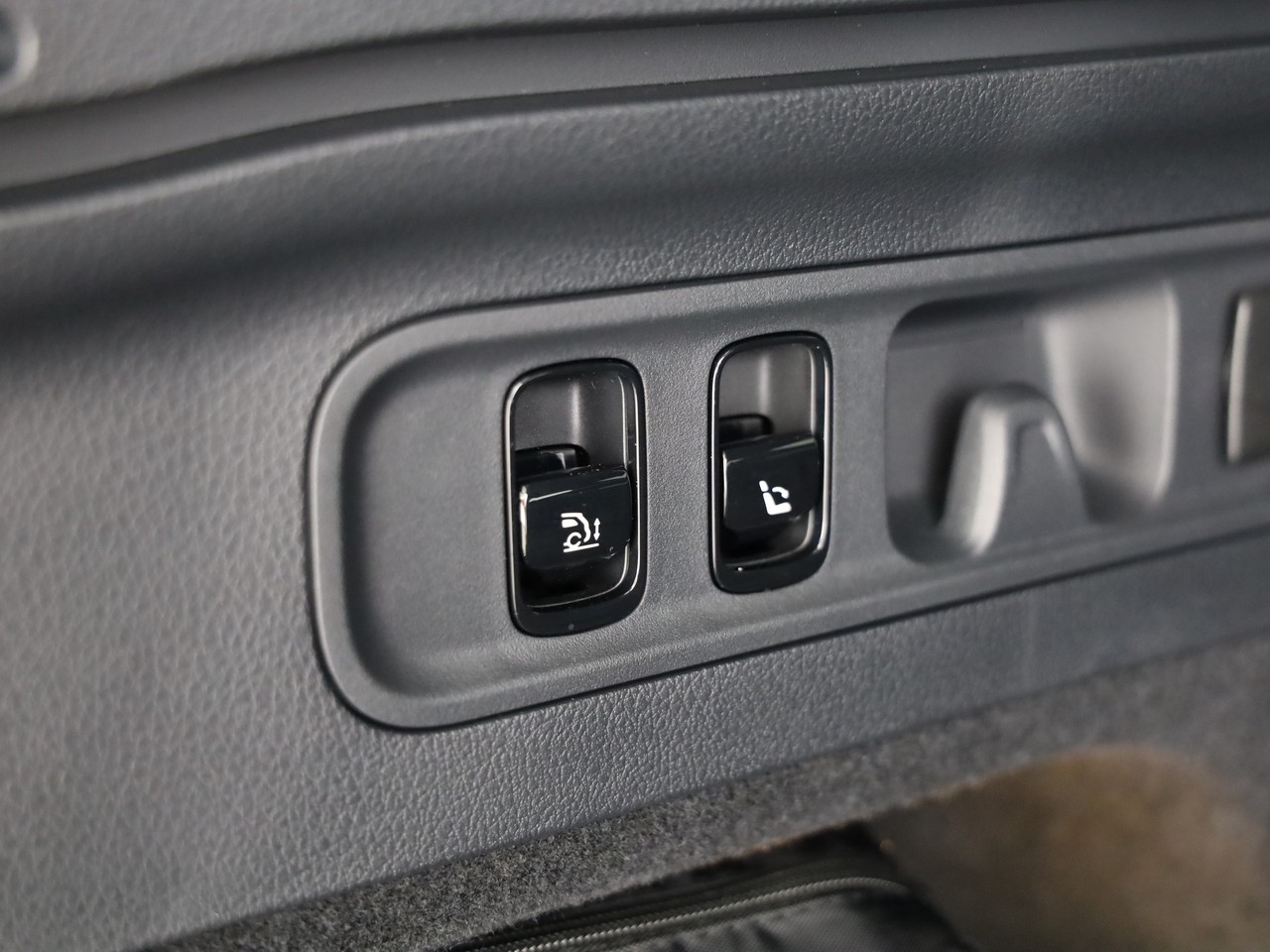 MERCEDES-BENZ GLC 300 4Matic 9G-Tronic-image-21