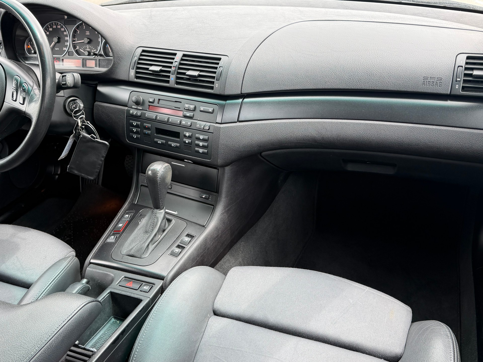 BMW 325xi Touring-image-10