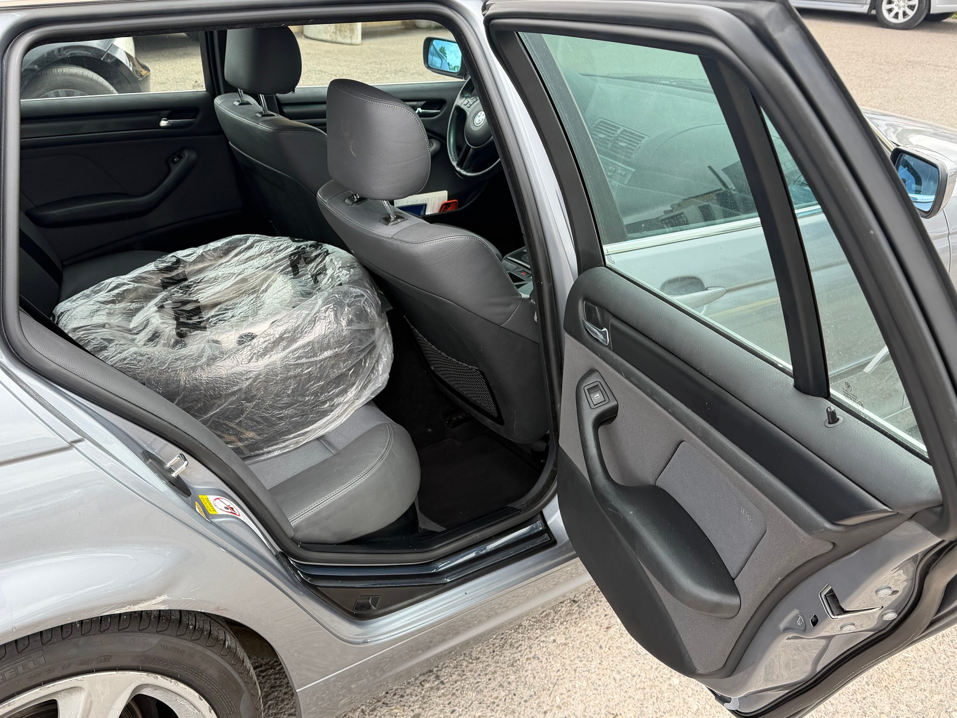 BMW 325xi Touring-image-9