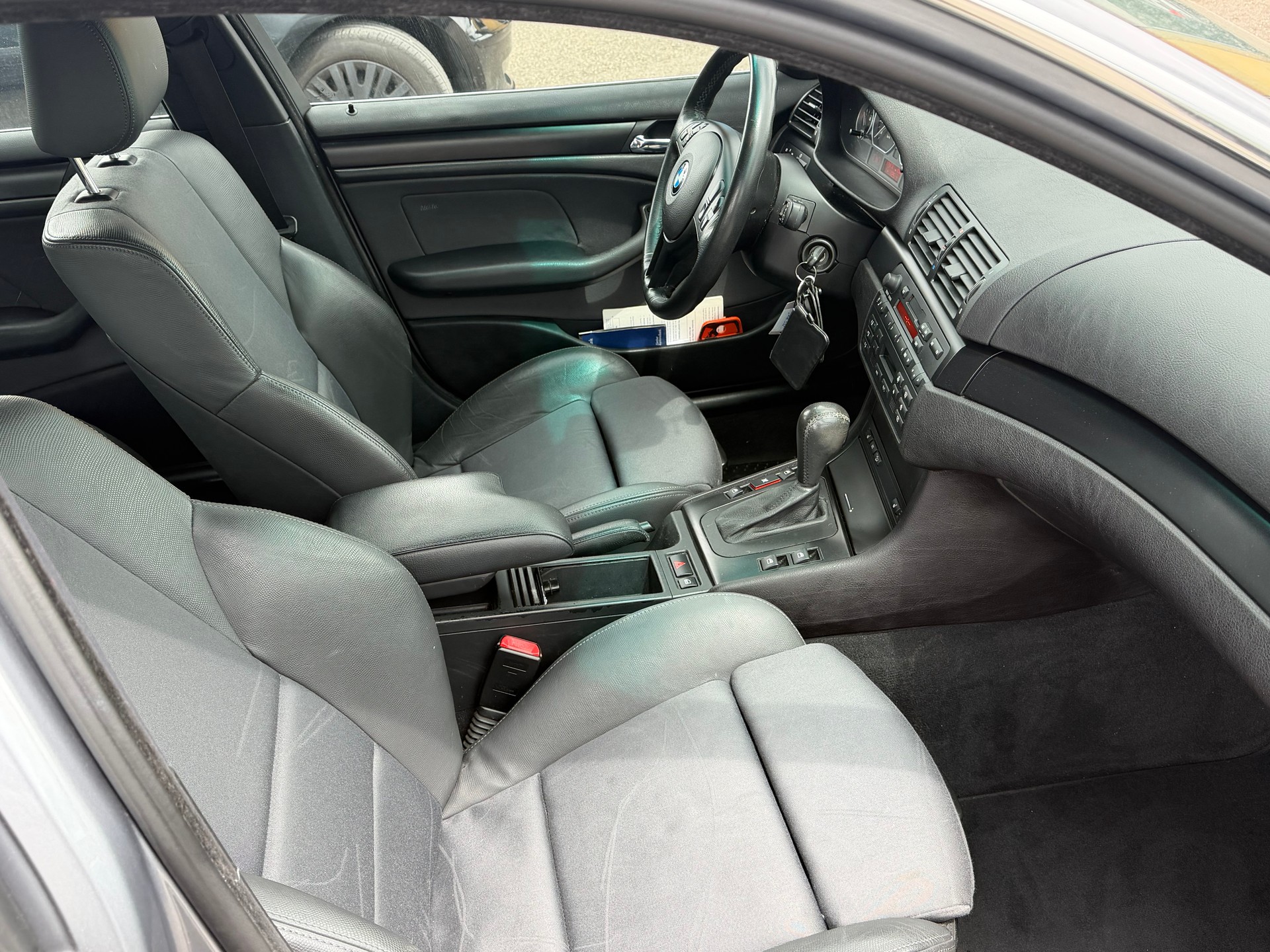 BMW 325xi Touring-image-13