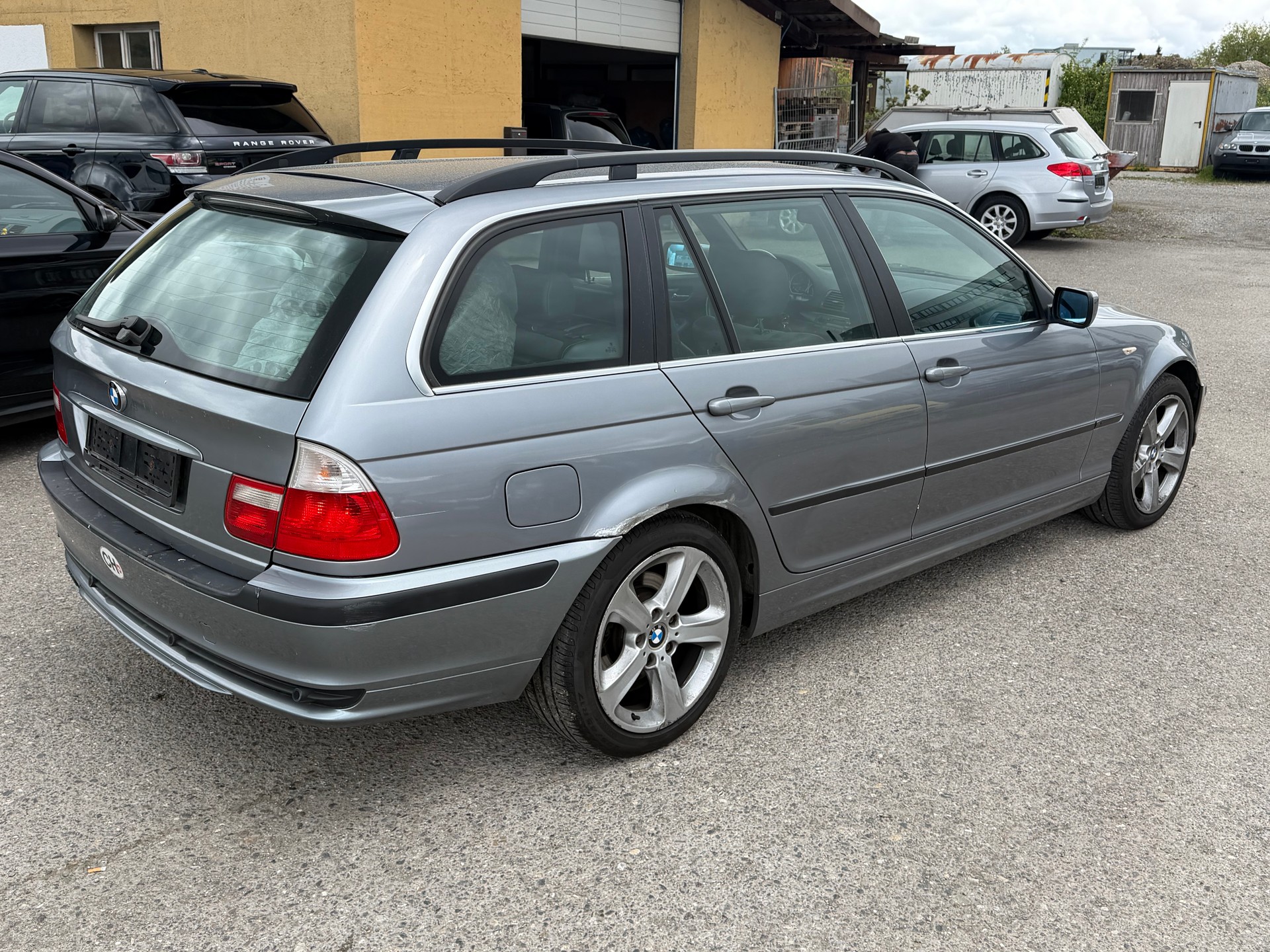 BMW 325xi Touring-image-4