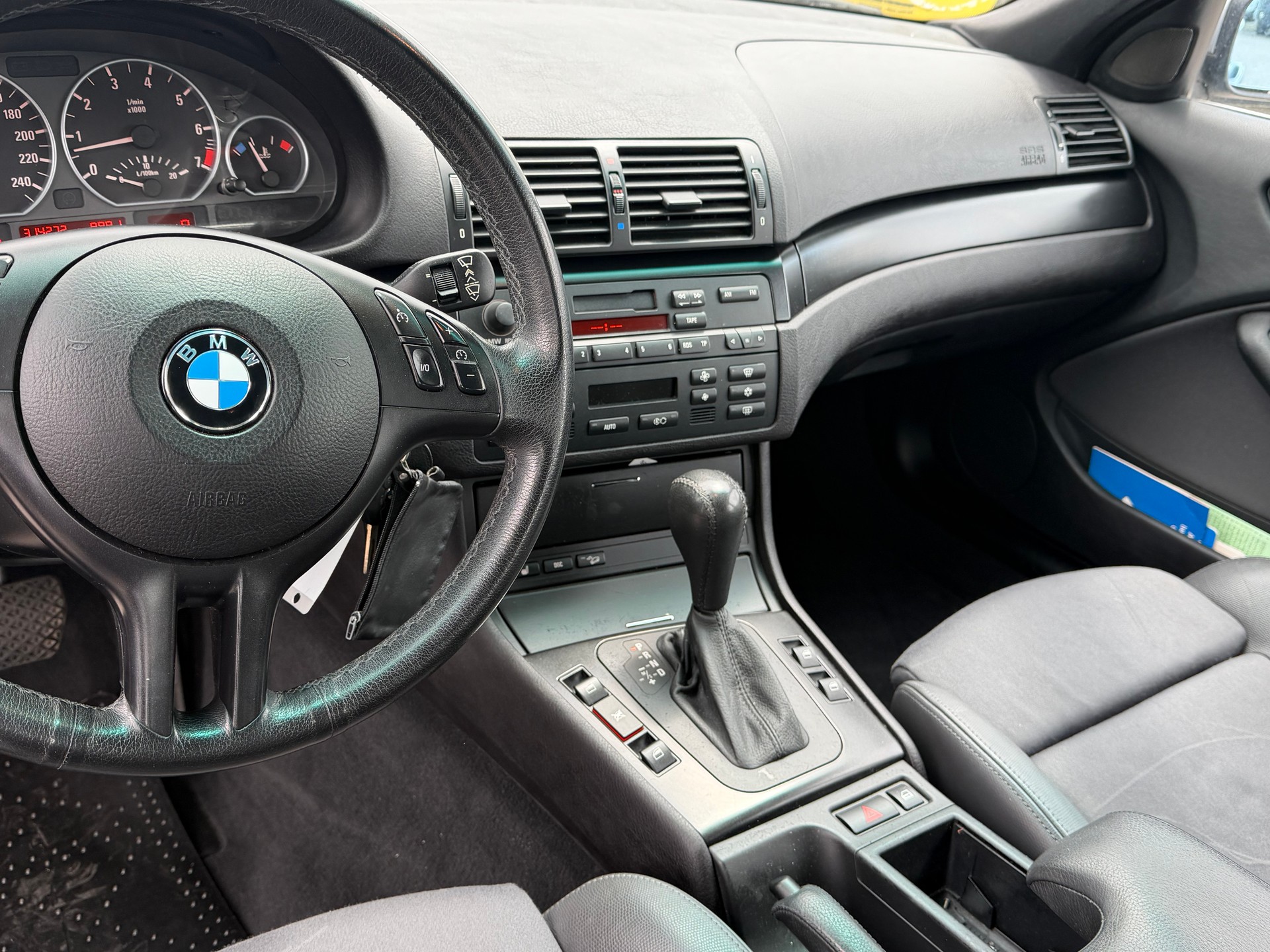 BMW 325xi Touring-image-15