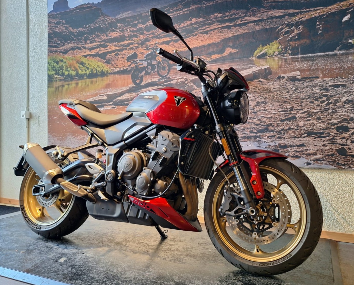 TRIUMPH Trident 800-image-1