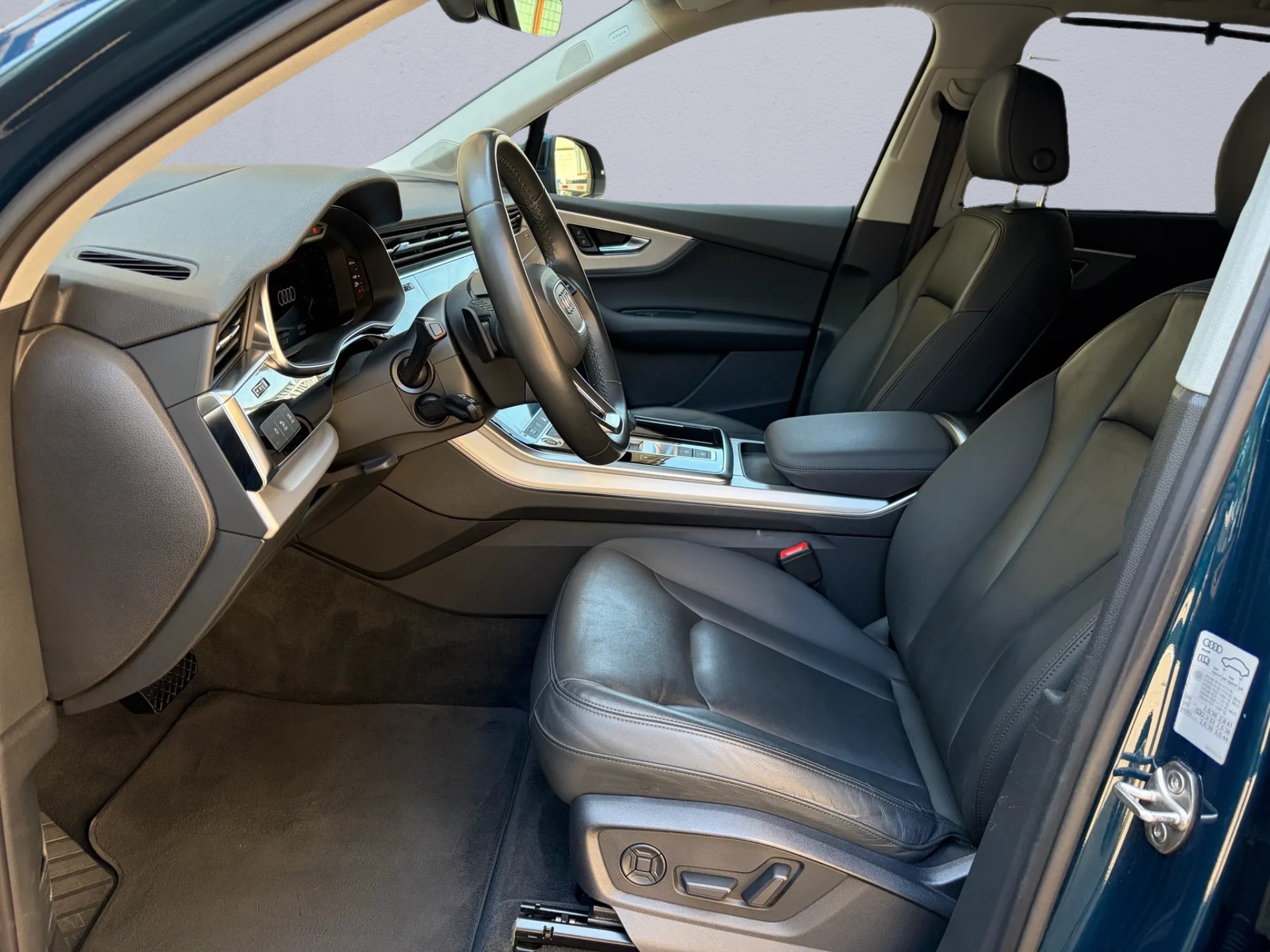 AUDI Q7 55 TFSI e quattro PHEV tiptronic-image-8