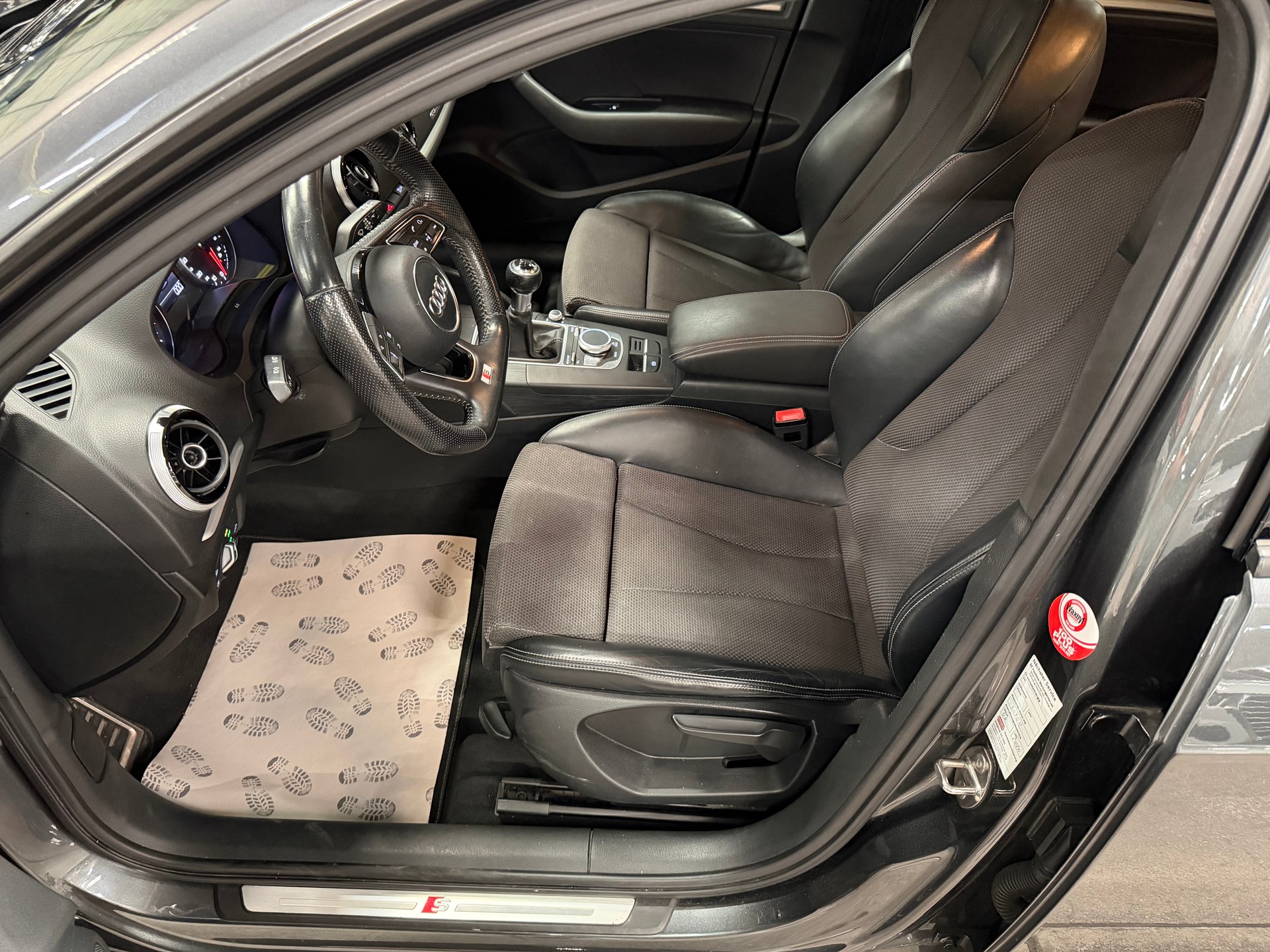 AUDI A3 Sportback 2.0 TDI S-LINE quattro-image-8