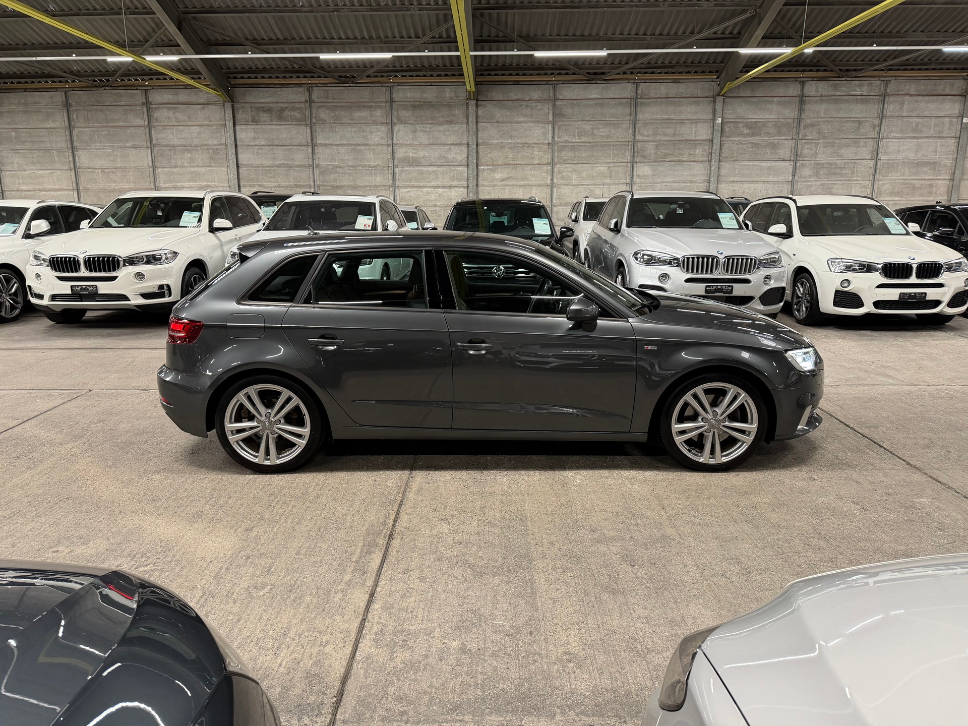 AUDI A3 Sportback 2.0 TDI S-LINE quattro-image-2