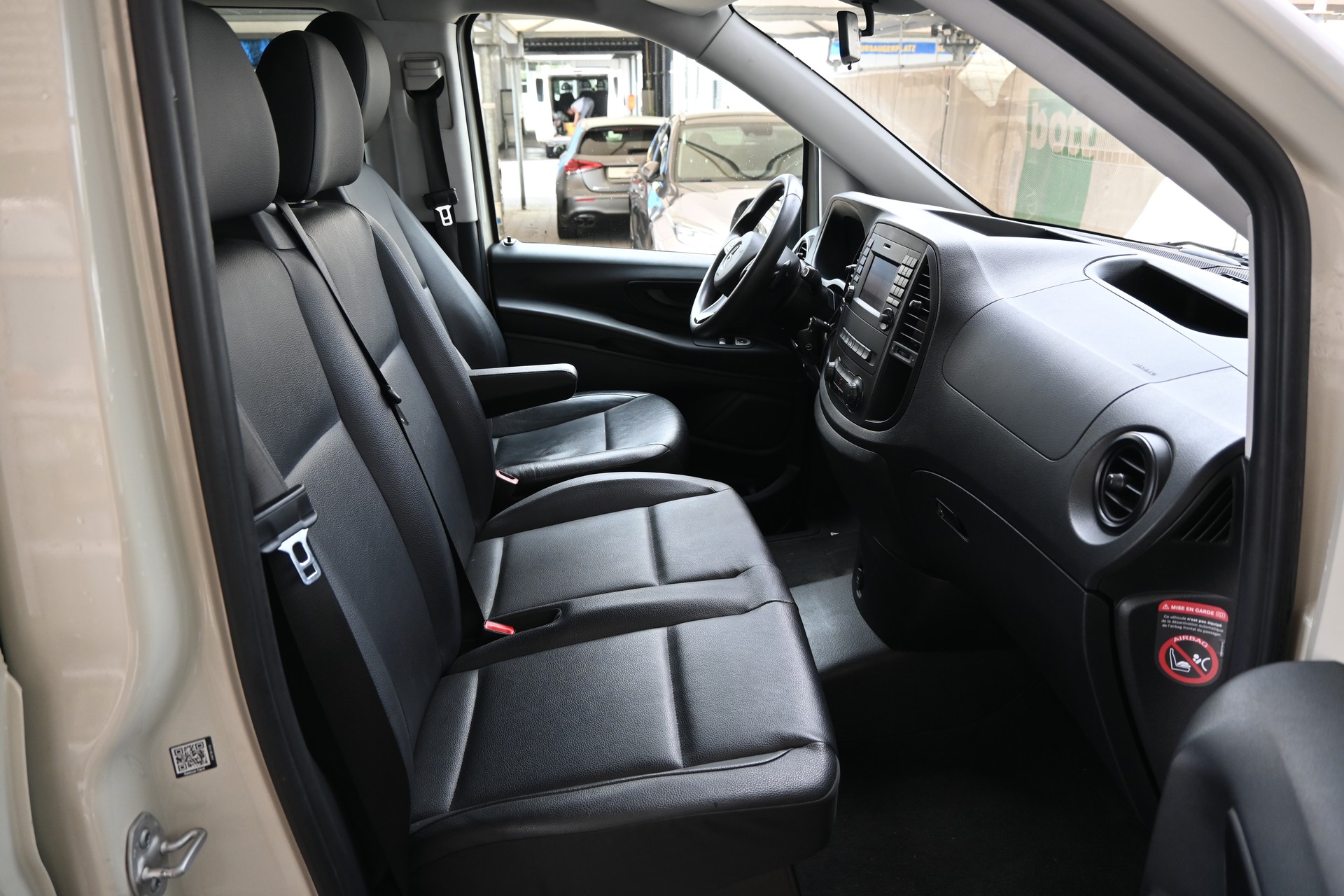 MERCEDES-BENZ Vito 114 BlueTEC Mixto L 7G-Tronic 6-Plätzer + AHK 2500kg-image-12