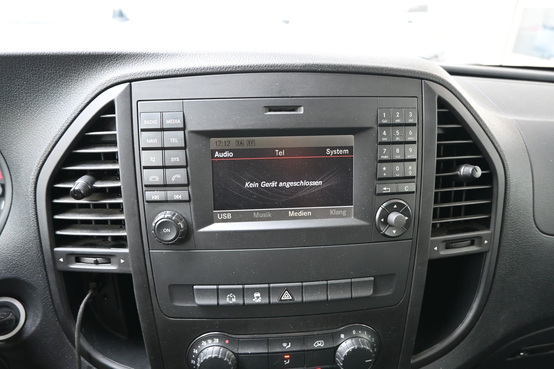 MERCEDES-BENZ Vito 114 BlueTEC Mixto L 7G-Tronic 6-Plätzer + AHK 2500kg-image-21