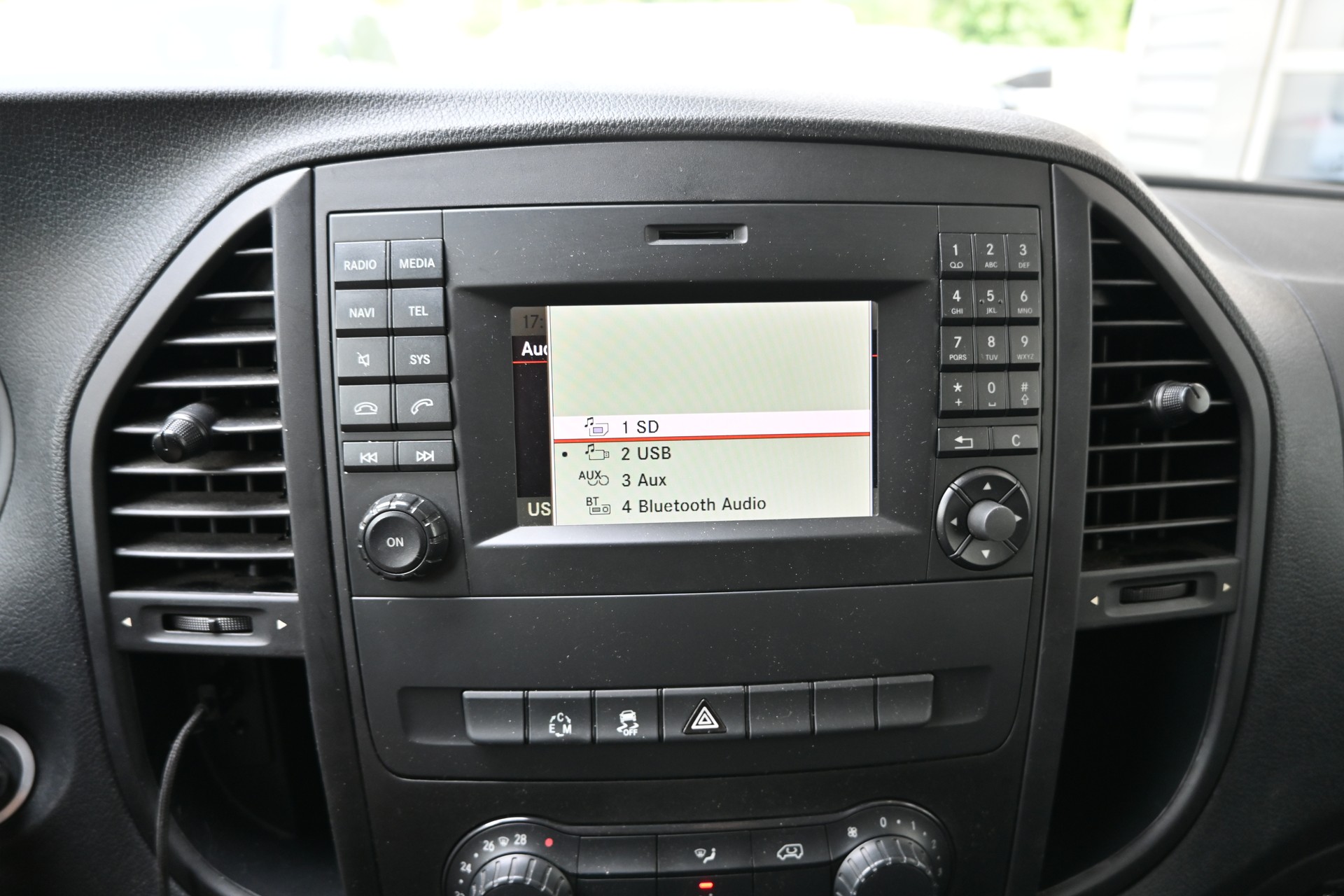 MERCEDES-BENZ Vito 114 BlueTEC Mixto L 7G-Tronic 6-Plätzer + AHK 2500kg-image-22