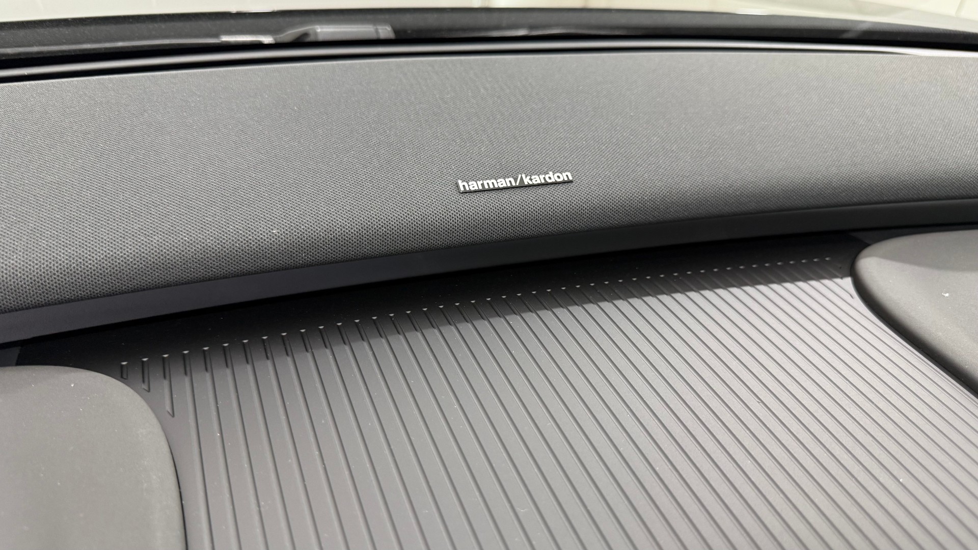 VOLVO EX 30 CC E60 Twin Performance A-image-7