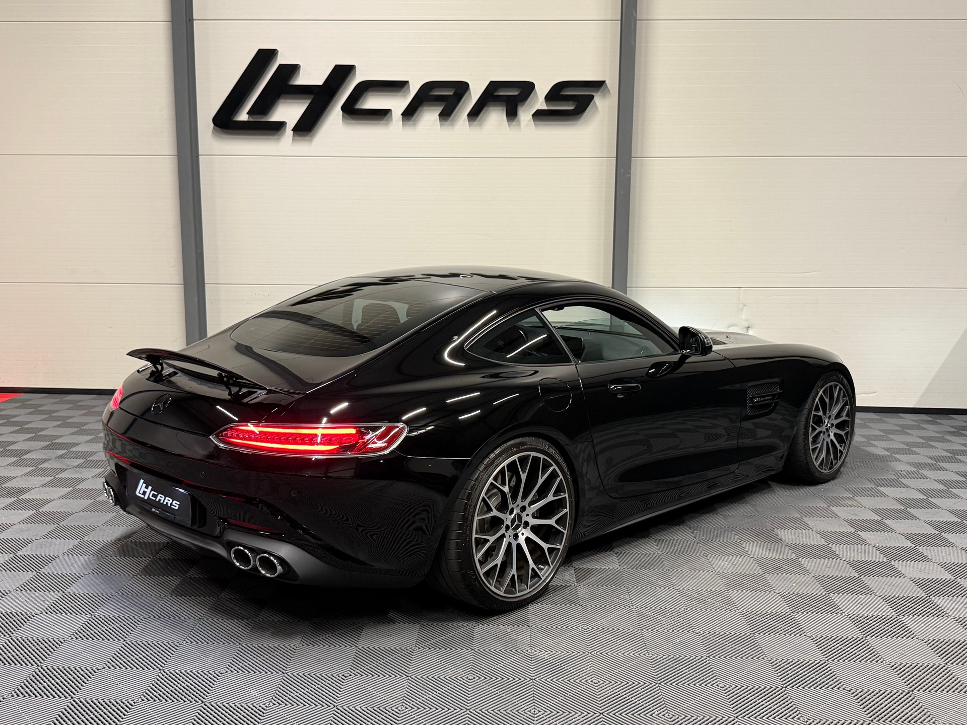 MERCEDES-BENZ AMG GT-image-3