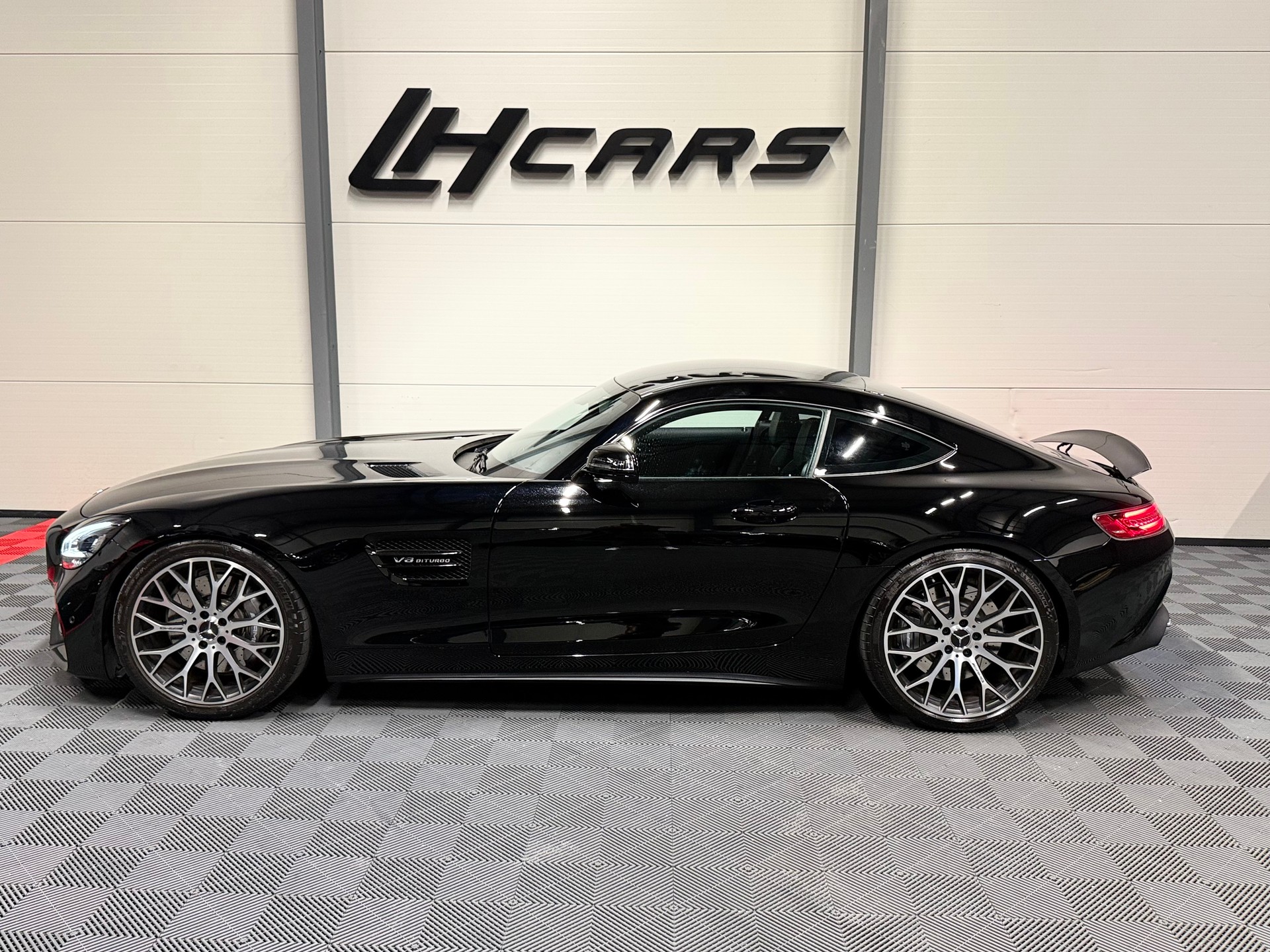 MERCEDES-BENZ AMG GT-image-1