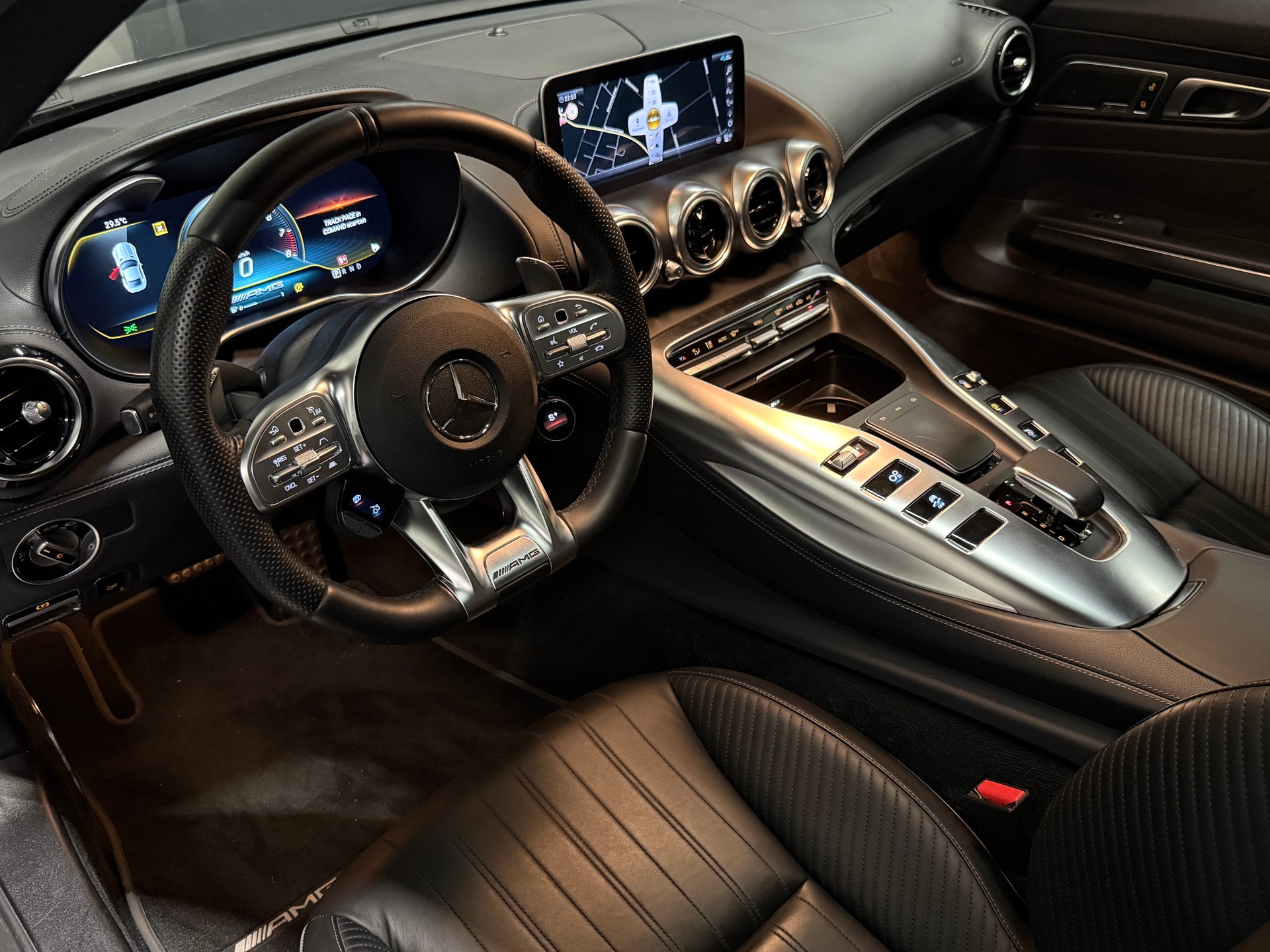 MERCEDES-BENZ AMG GT-image-9