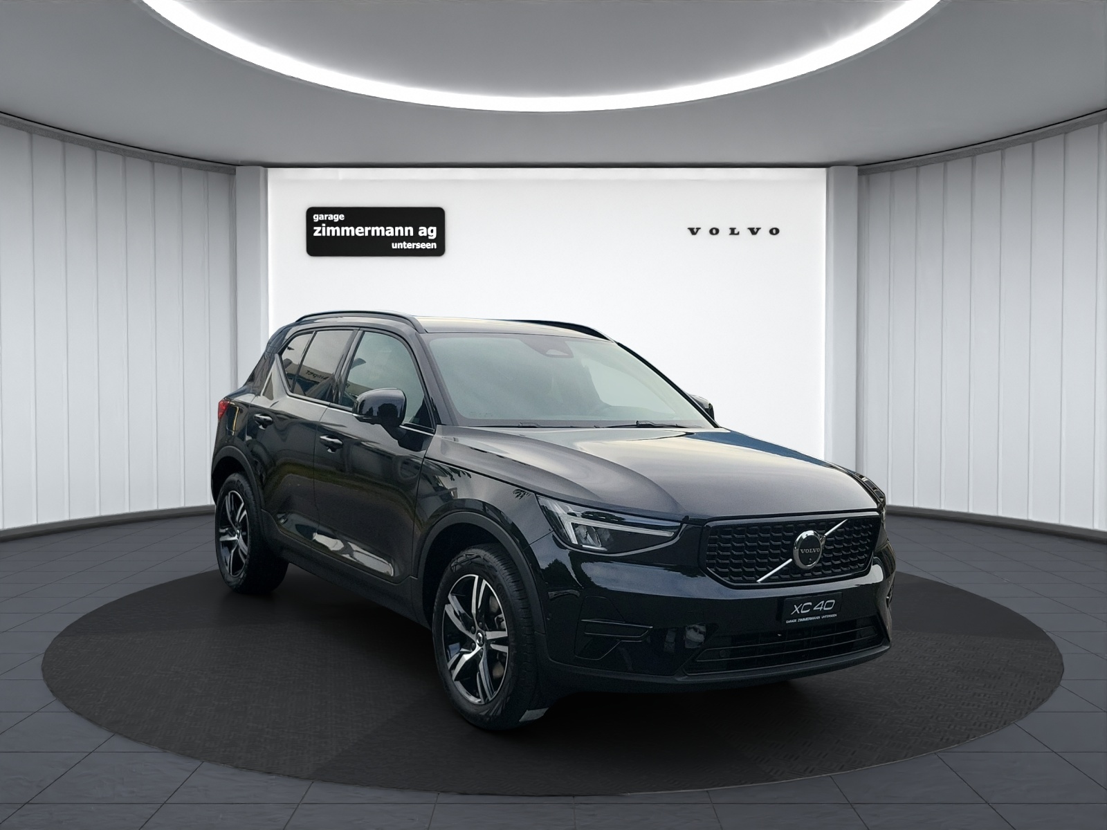 VOLVO XC40 2.0 B3 MH Plus Dark-showroom-element-2