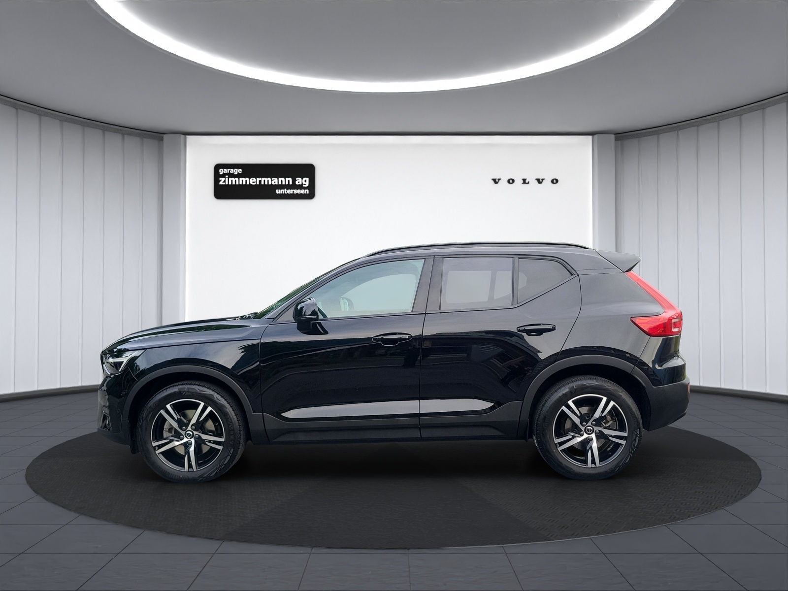 VOLVO XC40 2.0 B3 MH Plus Dark-image-10