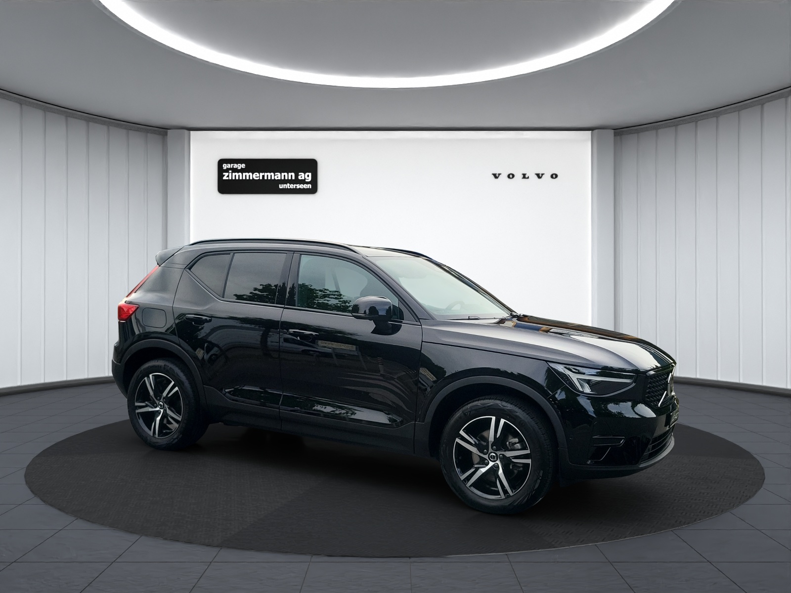 VOLVO XC40 2.0 B3 MH Plus Dark-showroom-element-3