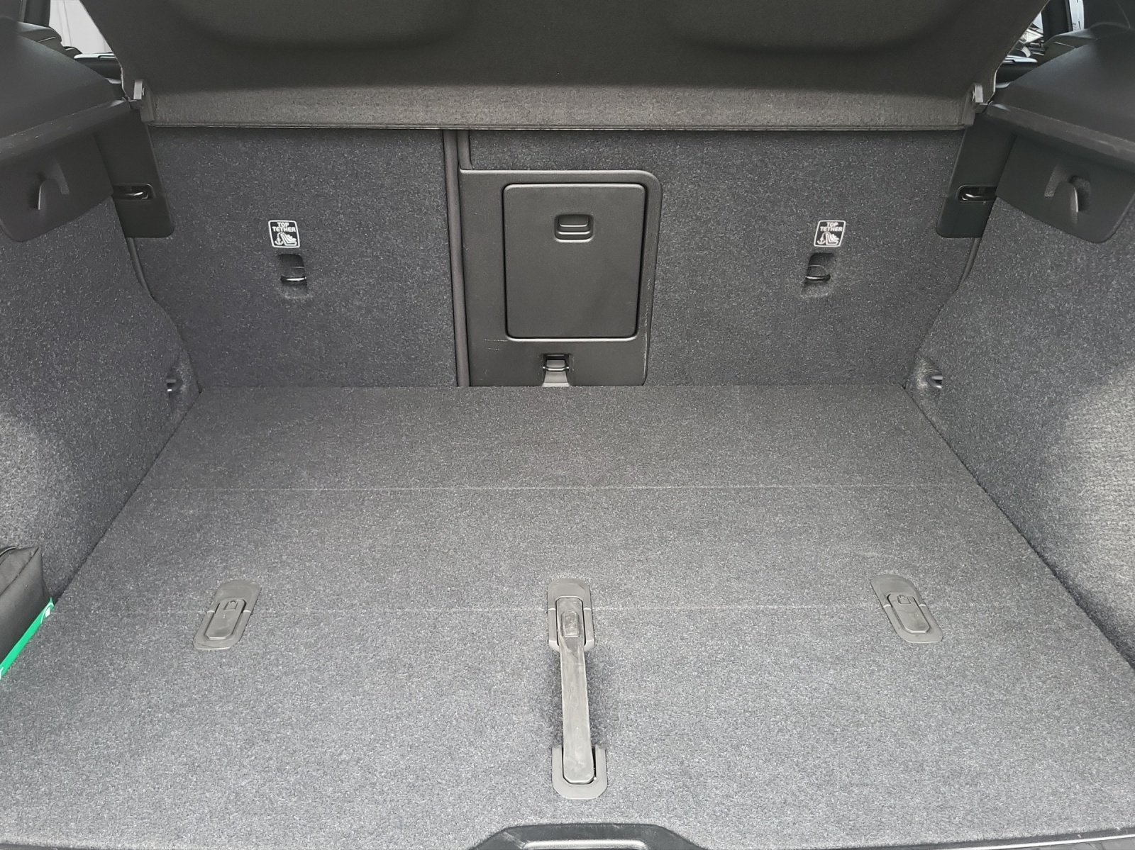 VOLVO XC40 2.0 B3 MH Plus Dark-image-15