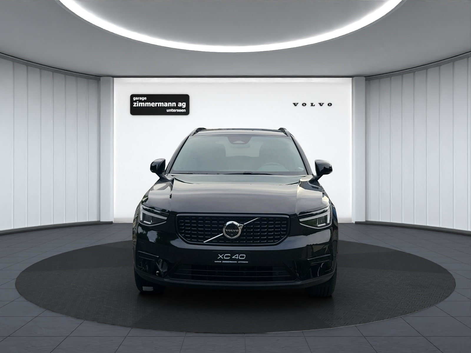 VOLVO XC40 2.0 B3 MH Plus Dark-showroom-element-1