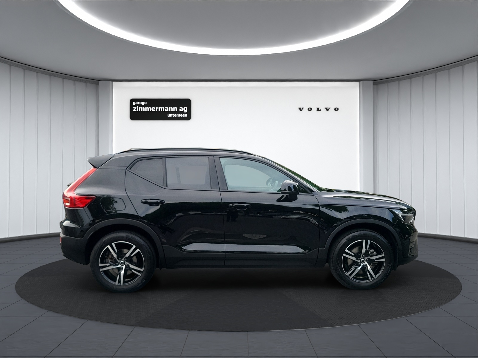 VOLVO XC40 2.0 B3 MH Plus Dark-image-4