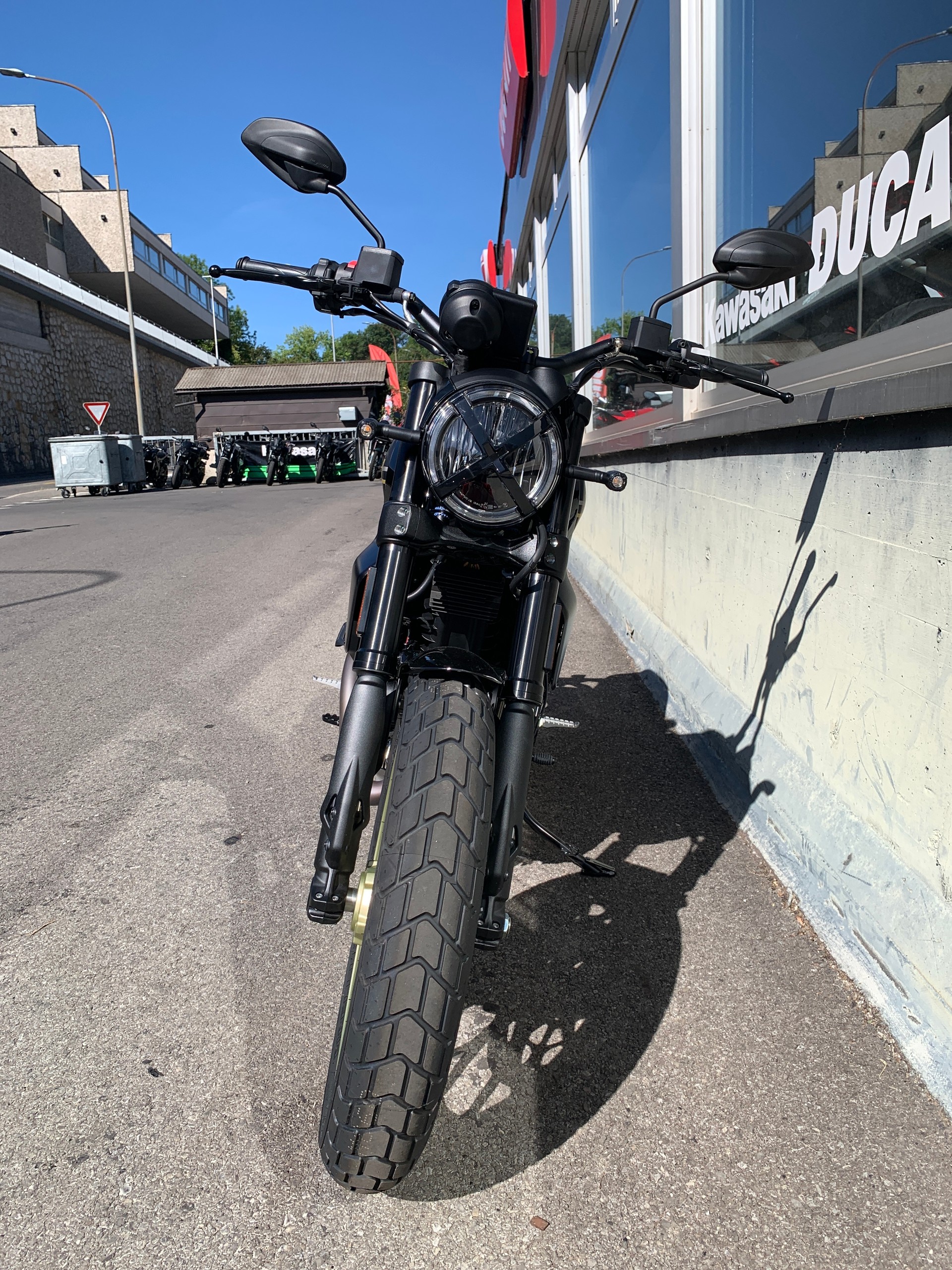 DUCATI FULLTHROTTLE-showroom-element-2