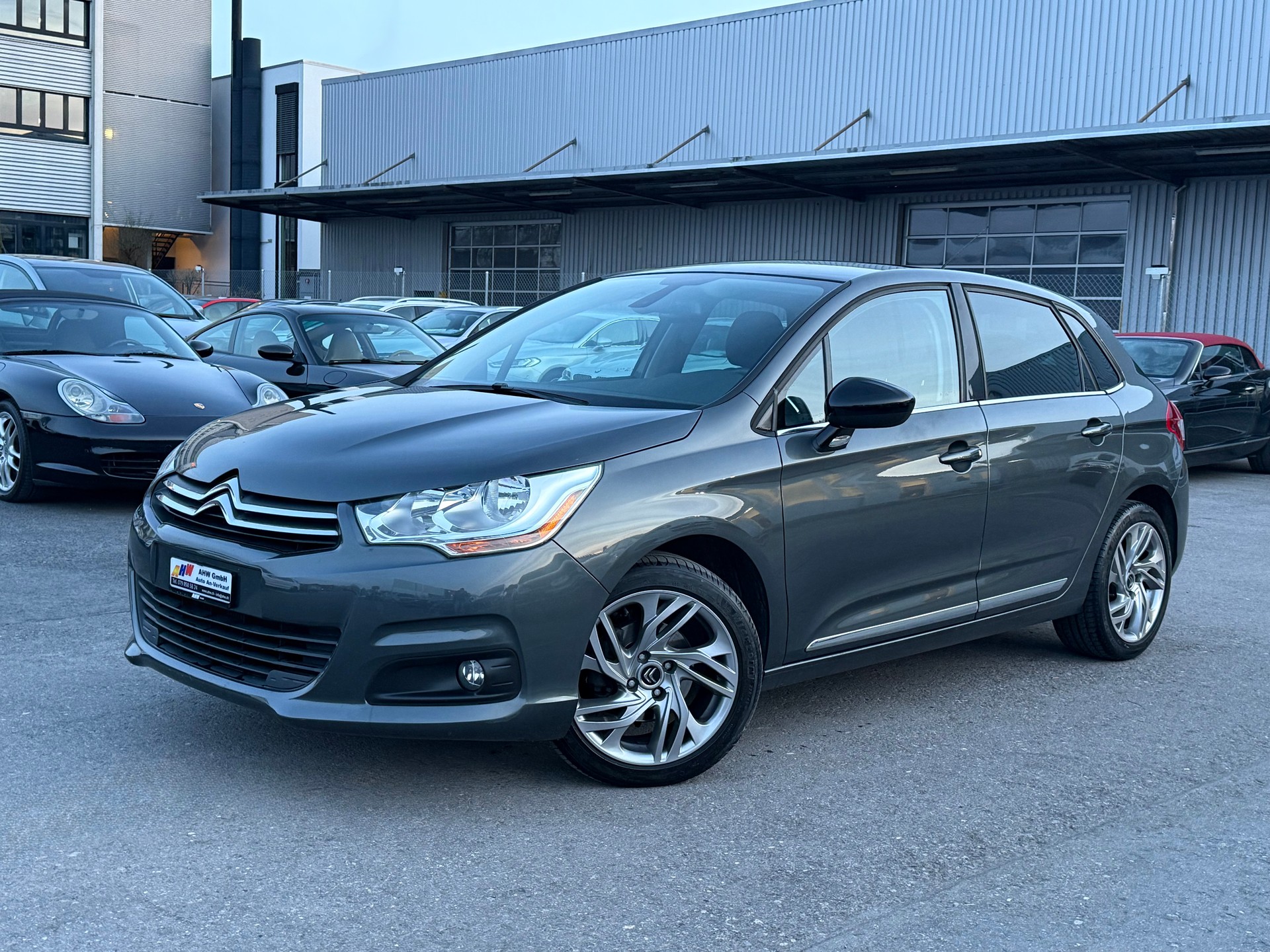 CITROEN C4 Berline 1.2 THP Black Top / Ab MFK 10.2025 / Zahnriemen & Kupplung ersetzt / Navi / PDC / Bluetooth / 8-fach bereift