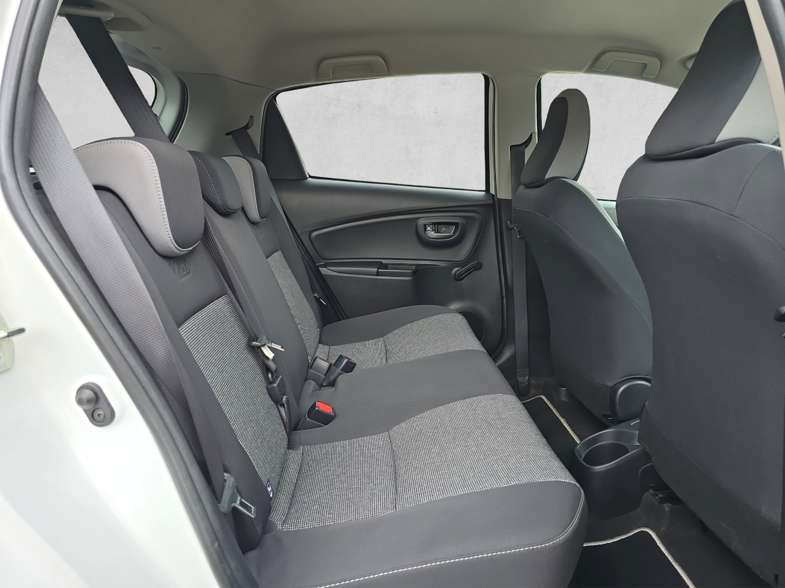 TOYOTA Toyota Yaris 1.5 Hybrid Y20 Club-image-12