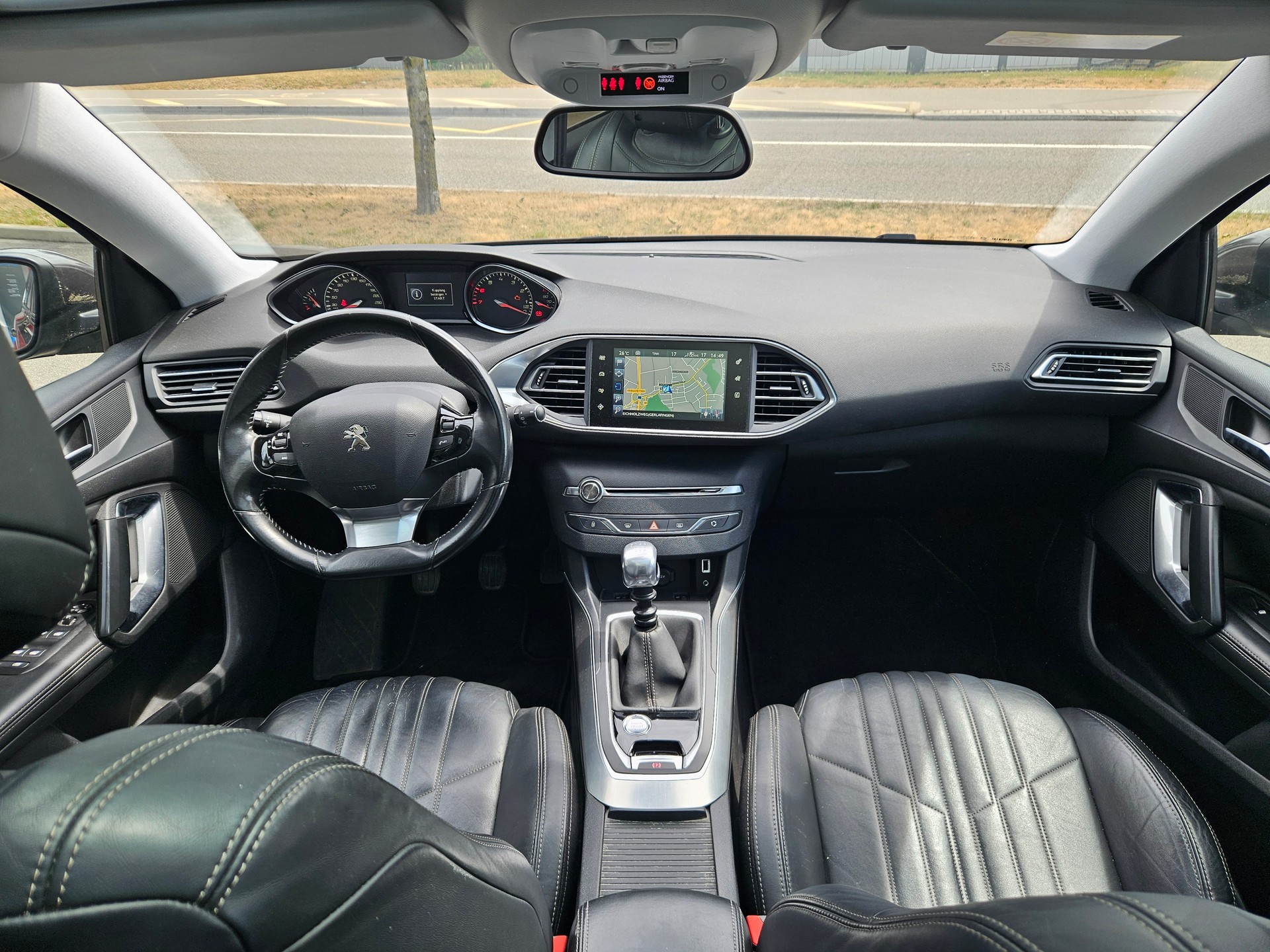 PEUGEOT 308 1.2 THP Allure-image-6