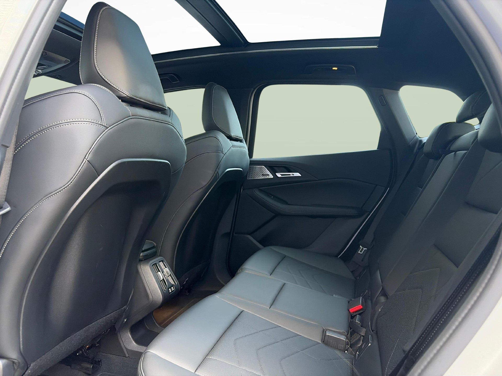 BMW 225e xDrive paddles Active Tourer M-Sport-image-18