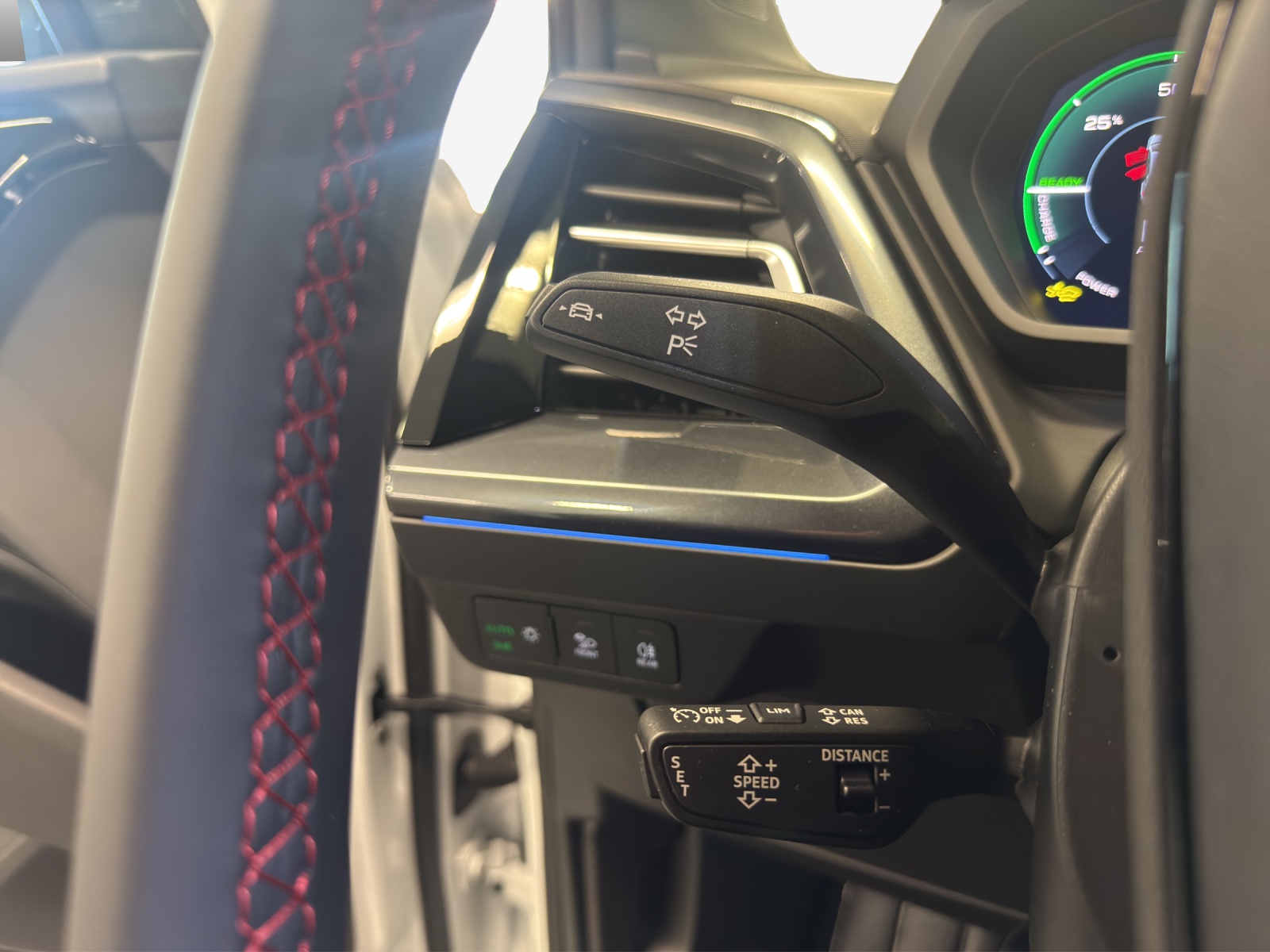 AUDI Q4 e-tron 45 Edition Swiss Ski quattro-image-15