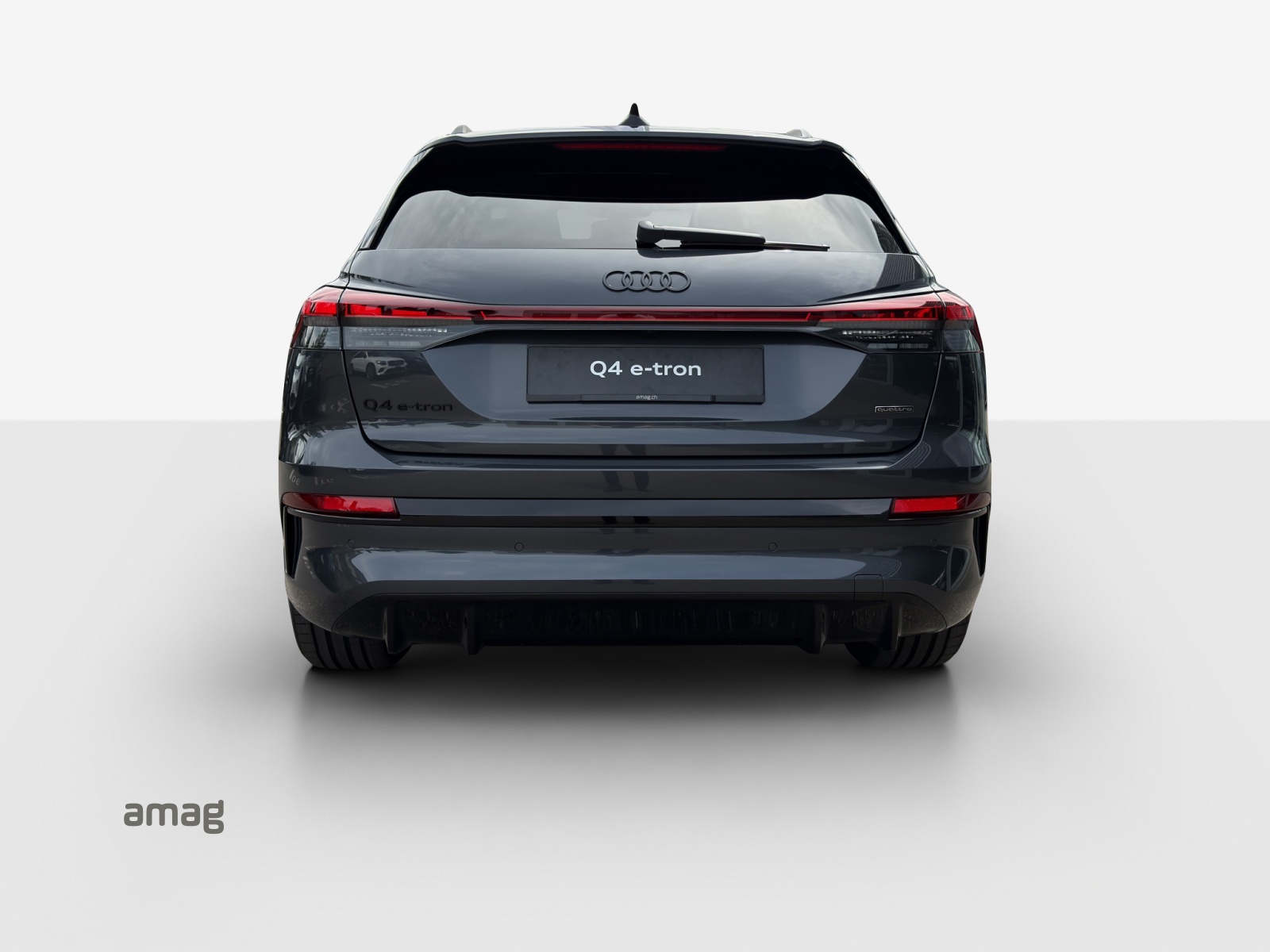 AUDI Q4 e-tron SUV quattro performance-showroom-element-3