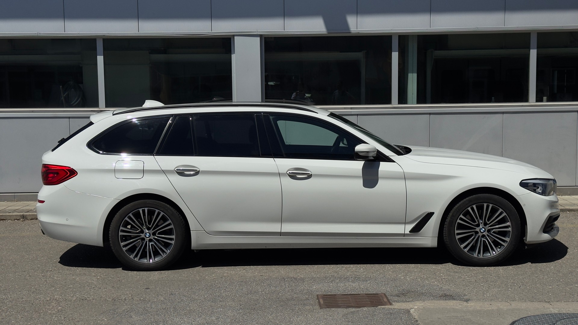 BMW 520d xDrive-image-2