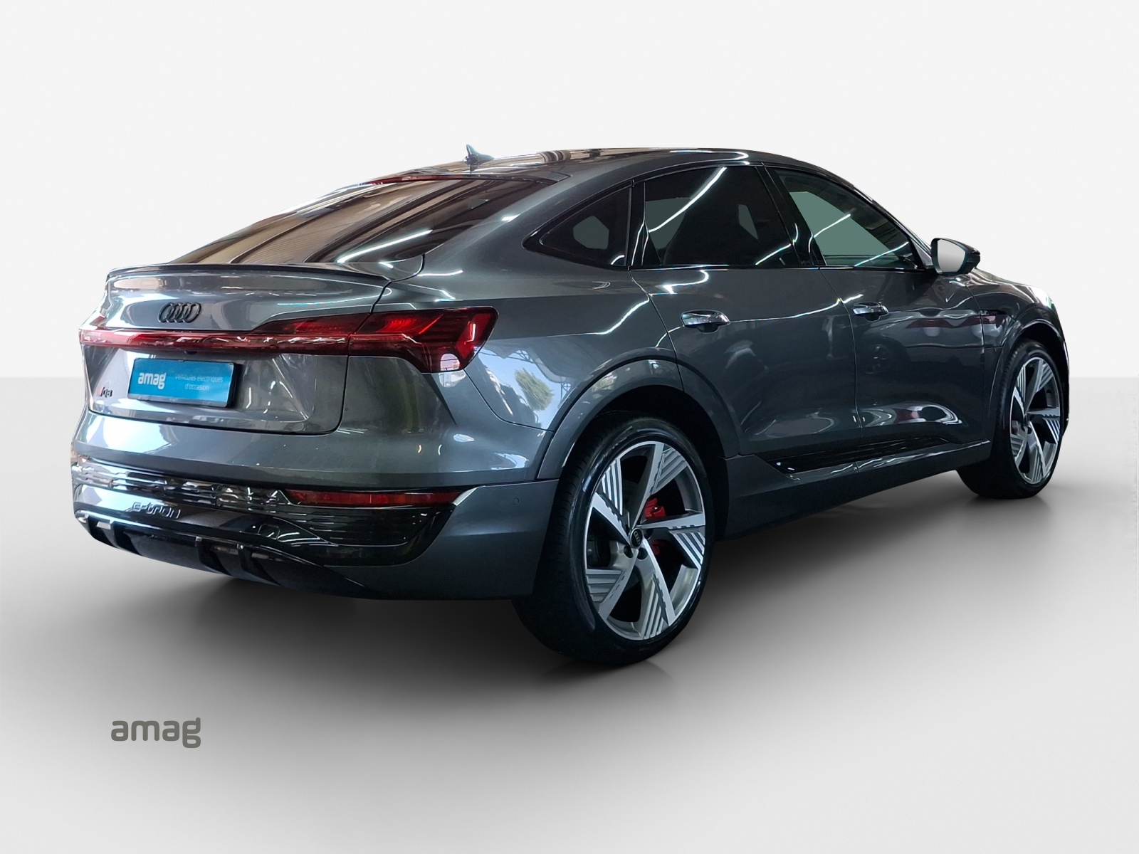 AUDI Q8 Sportback 55 e-tron Black Edition quattro-image-4