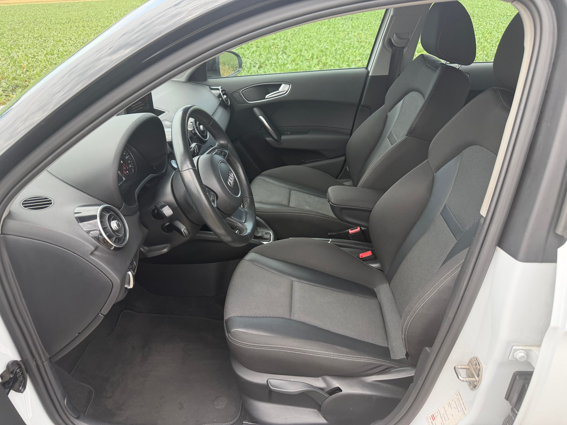 AUDI A1 Sportback 1.0 TFSI Sport S-tronic-image-11
