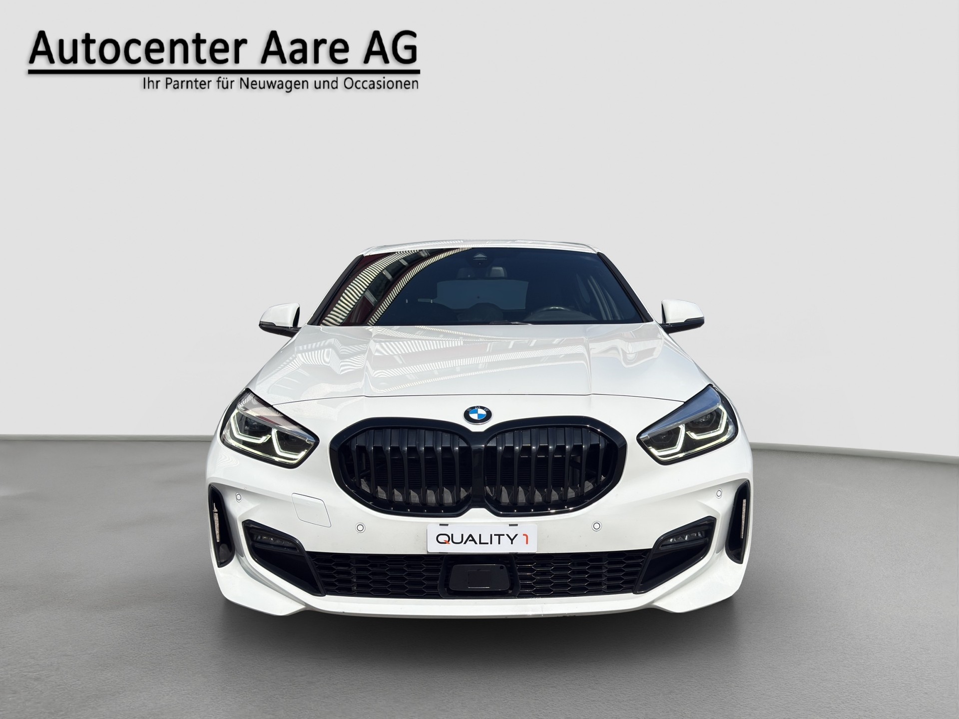 BMW 118d Steptronic M Sport-showroom-element-1