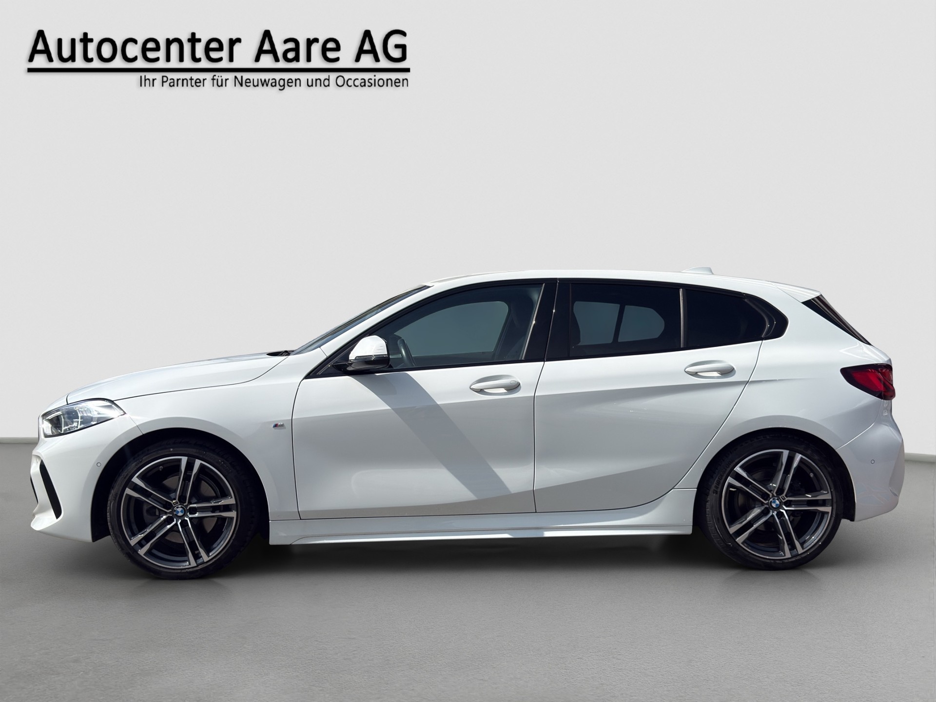 BMW 118d Steptronic M Sport-showroom-element-3