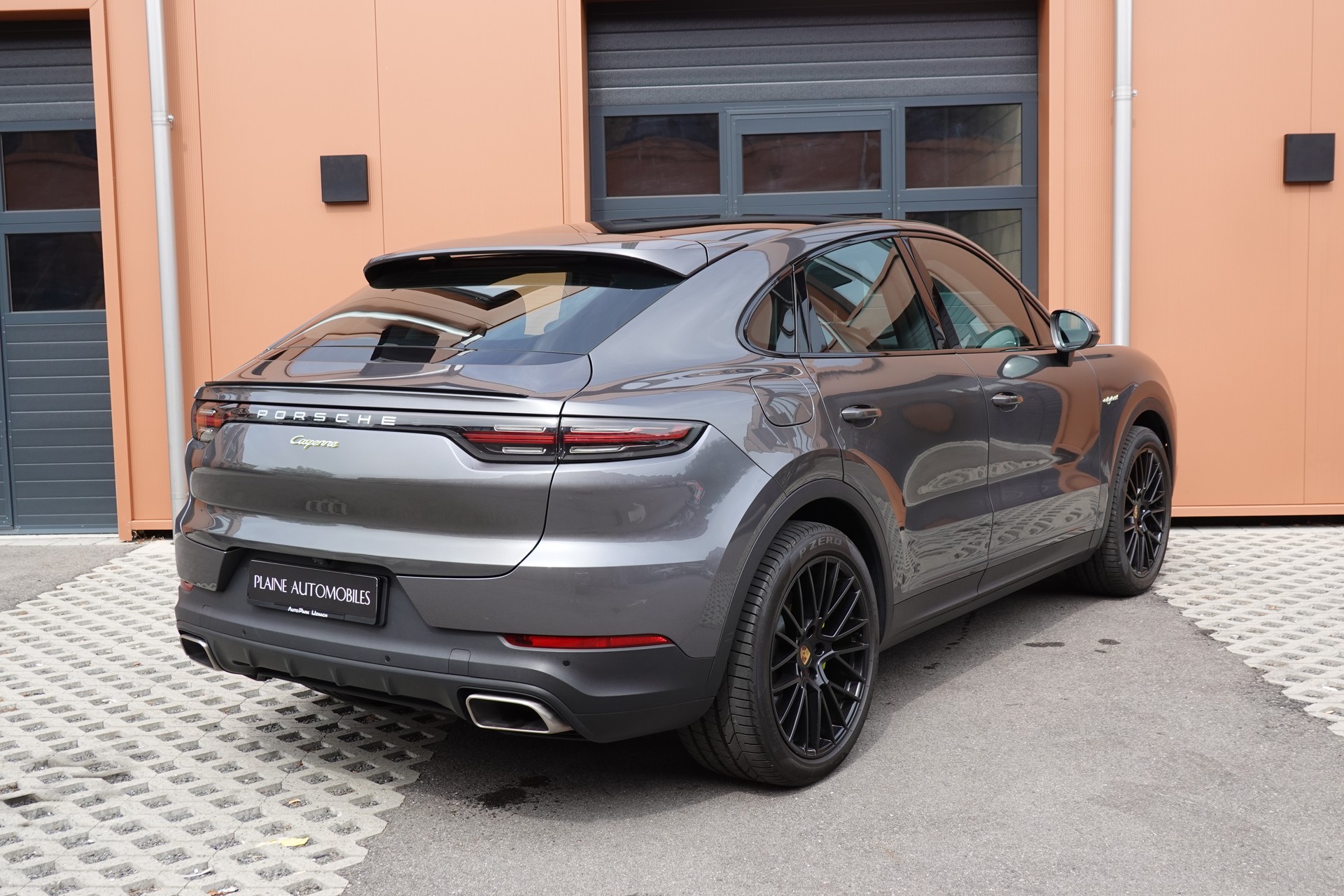 PORSCHE Cayenne Coupé E-Hybrid "*CH Auto * Sièges Chauffants * Tempomat Adaptatif * Caméra 360' * Phares LED*"-image-6