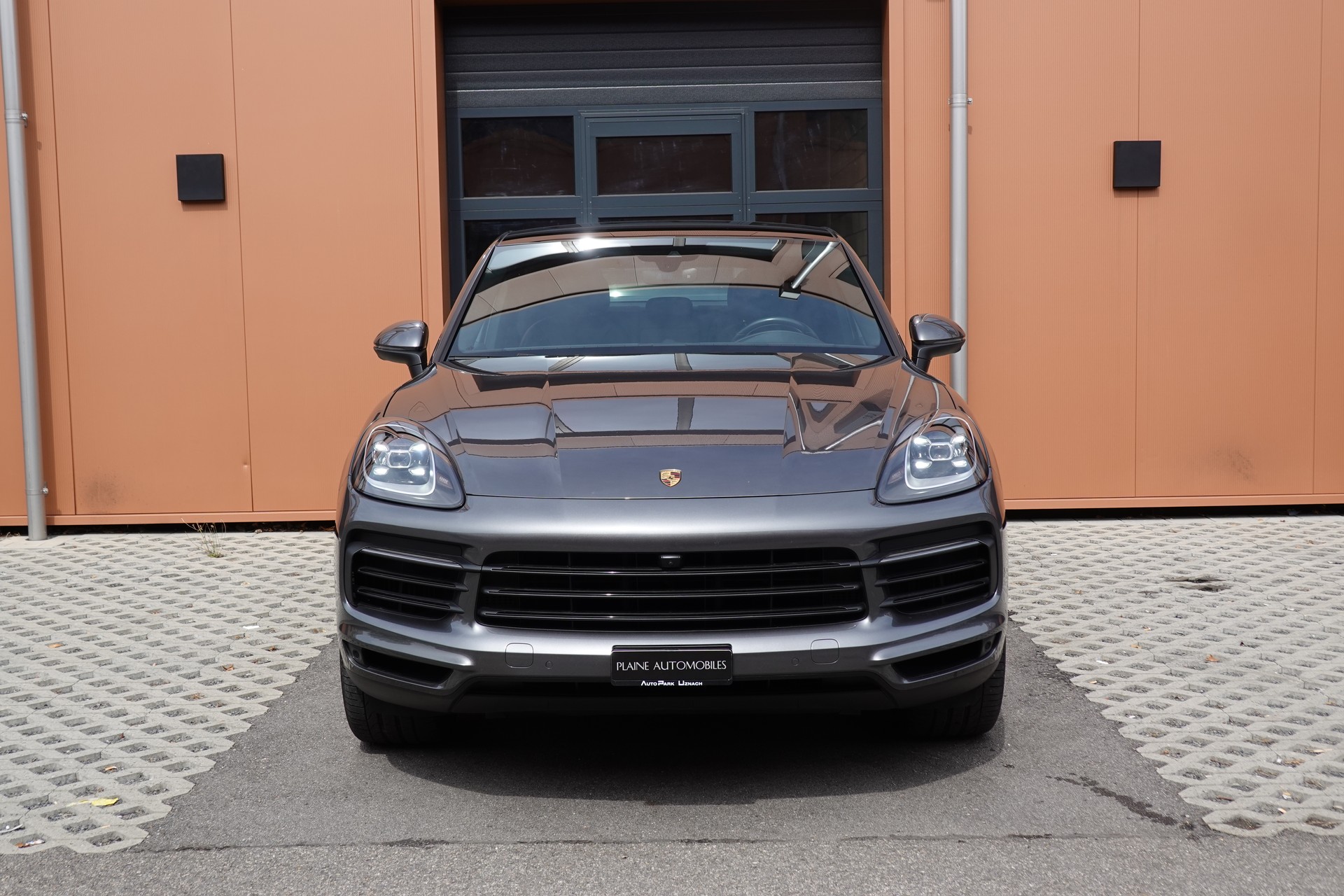 PORSCHE Cayenne Coupé E-Hybrid "*CH Auto * Sièges Chauffants * Tempomat Adaptatif * Caméra 360' * Phares LED*"-showroom-element-1