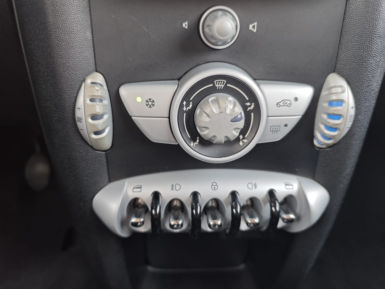 MINI Cooper-image-23
