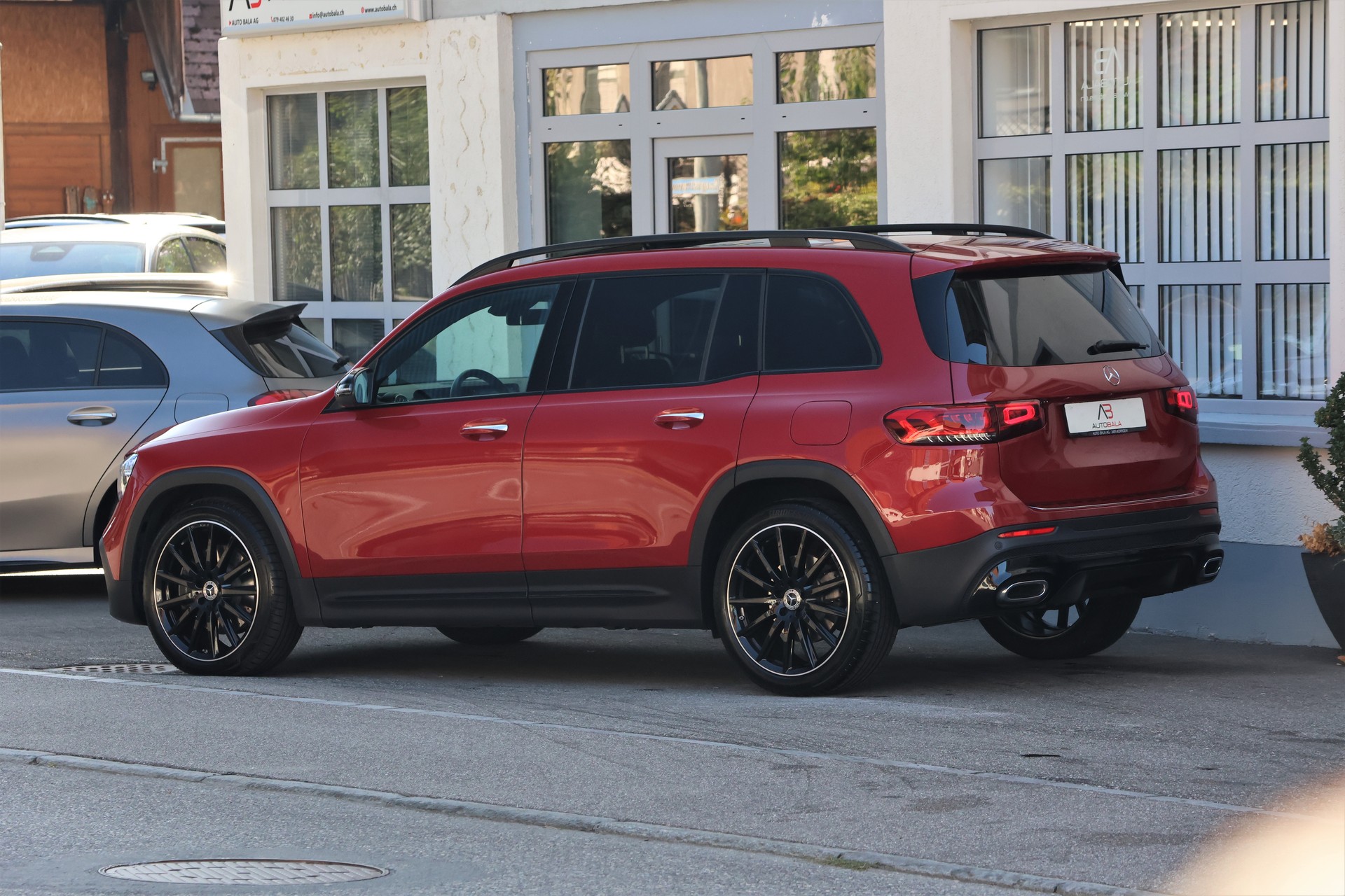 MERCEDES-BENZ GLB 220 d 4Matic AMG Line 8G-Tronic (CH) + 2.0T AHK-image-4