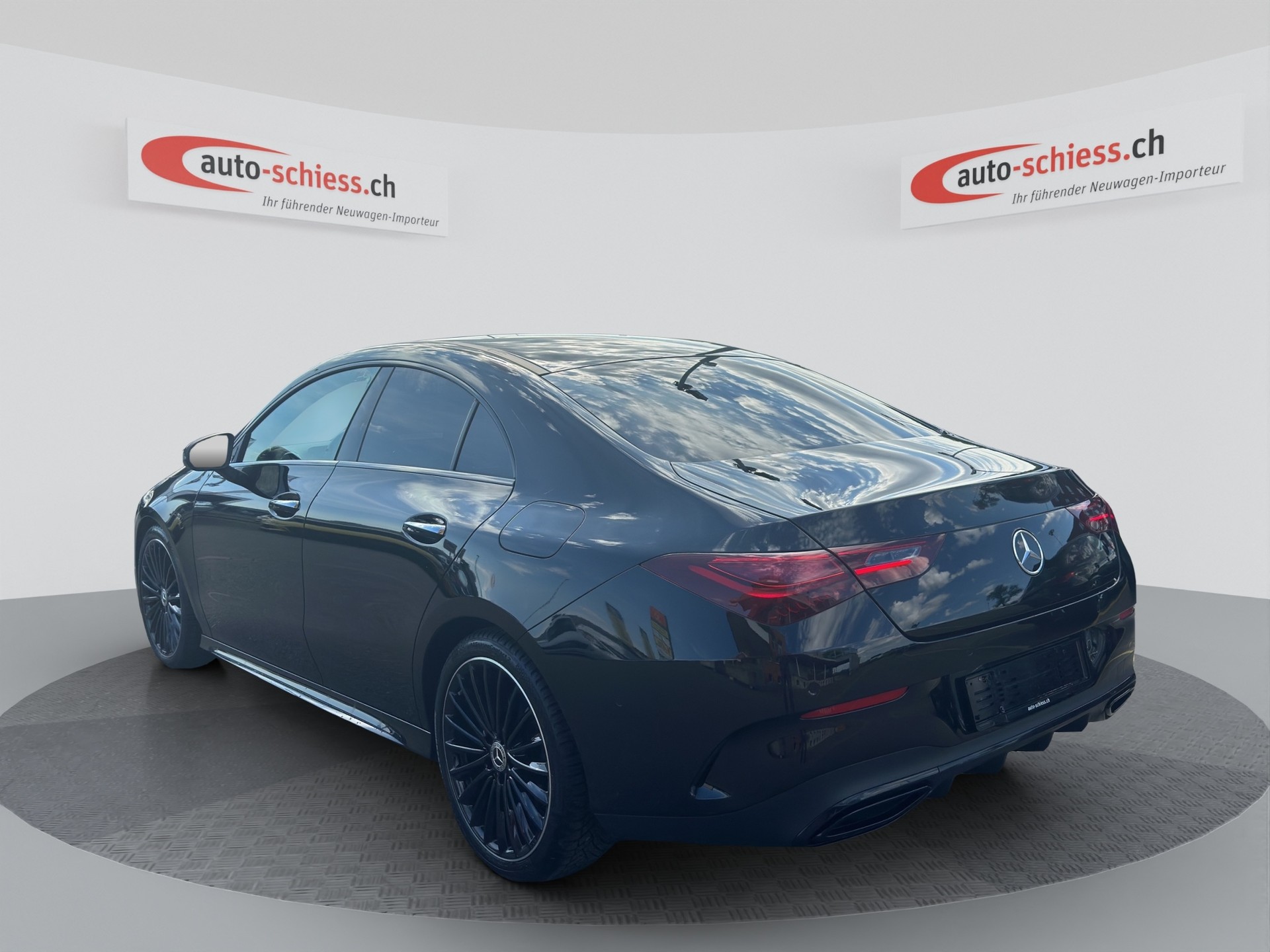 MERCEDES-BENZ CLA 200 d 8G-DCT AMG Edition Night-showroom-element-3