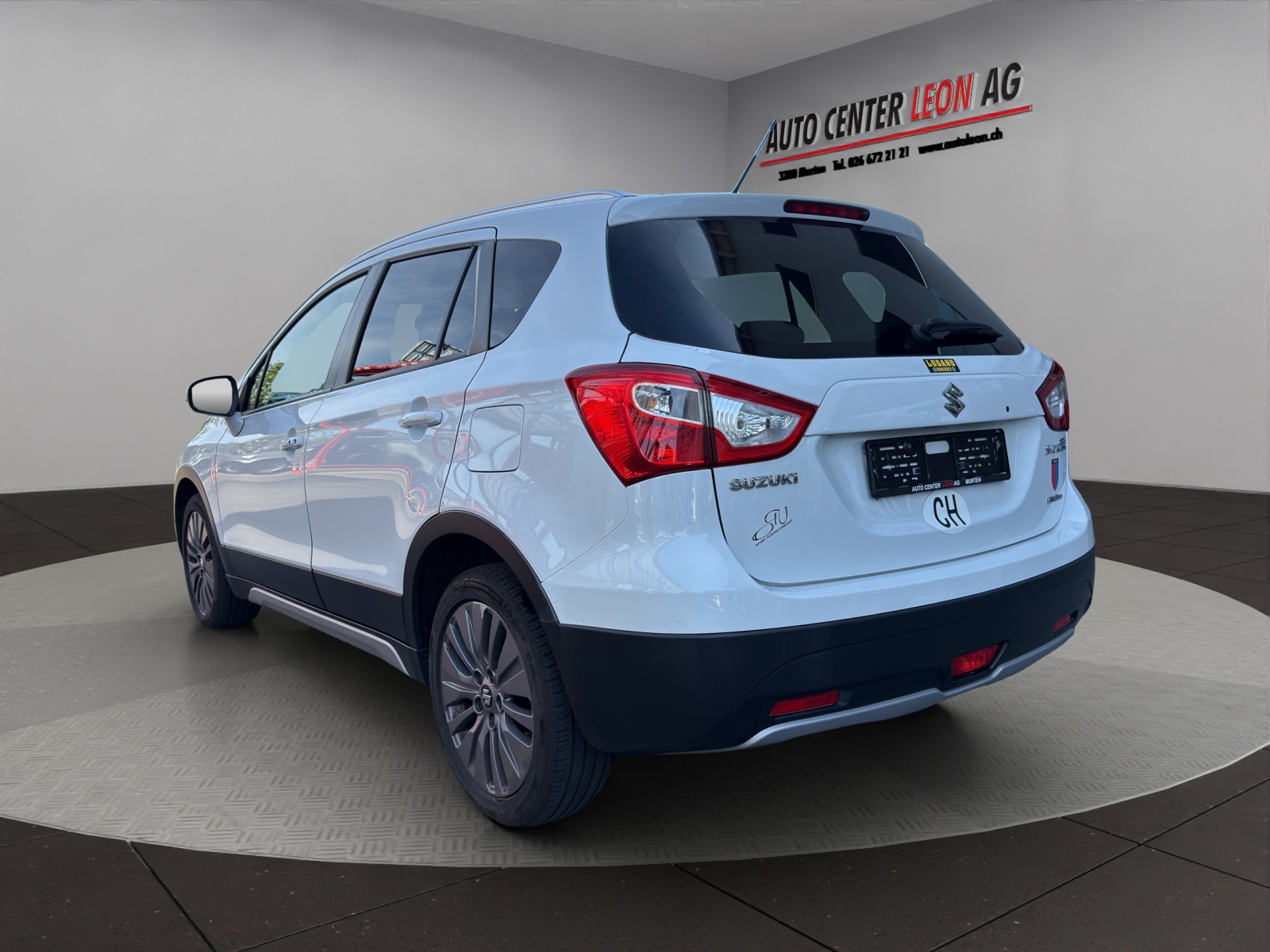 SUZUKI SX4 S-Cross 1.6 TD PizSulai 4WD TCSS-showroom-element-3