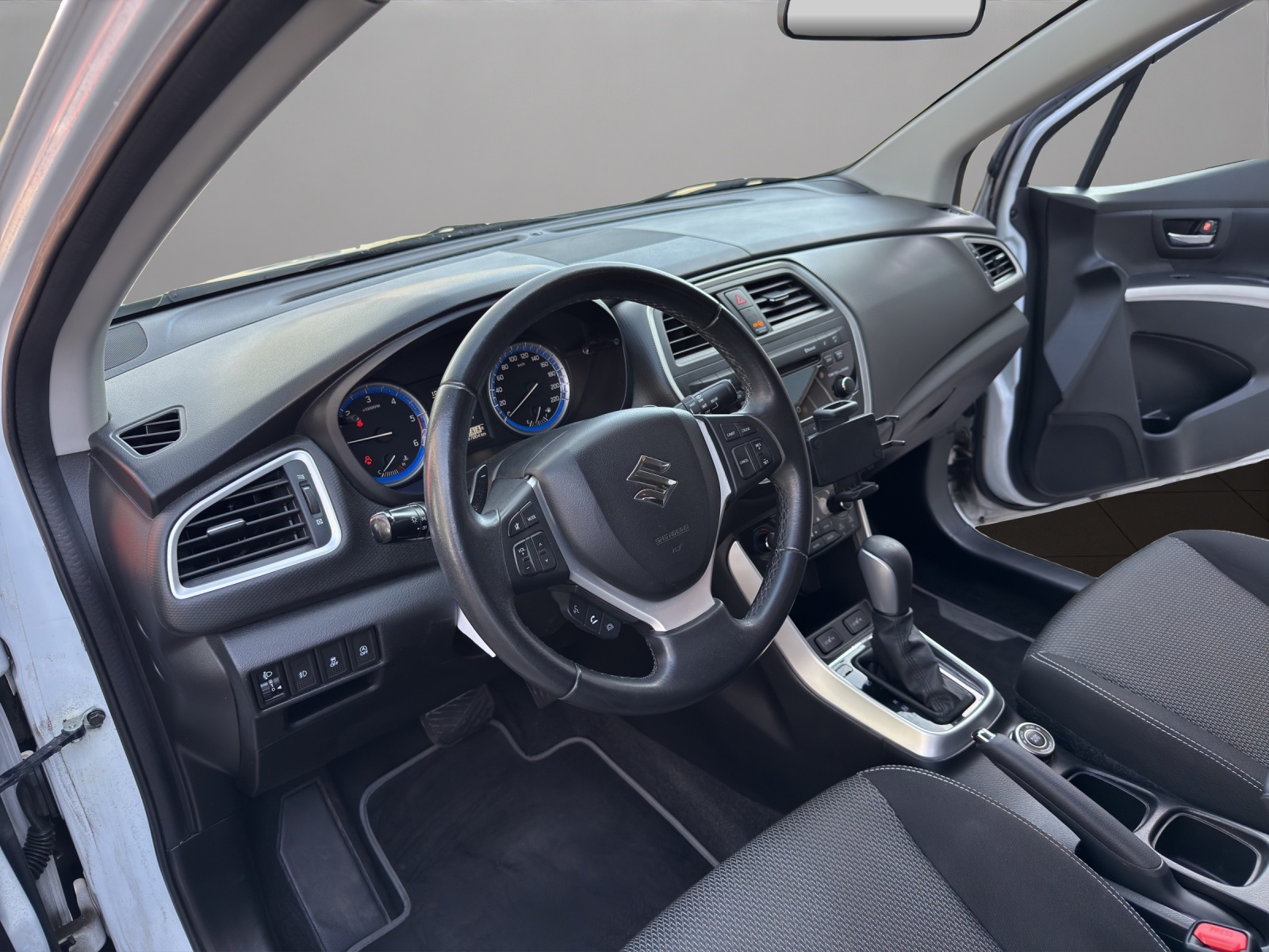 SUZUKI SX4 S-Cross 1.6 TD PizSulai 4WD TCSS-image-9