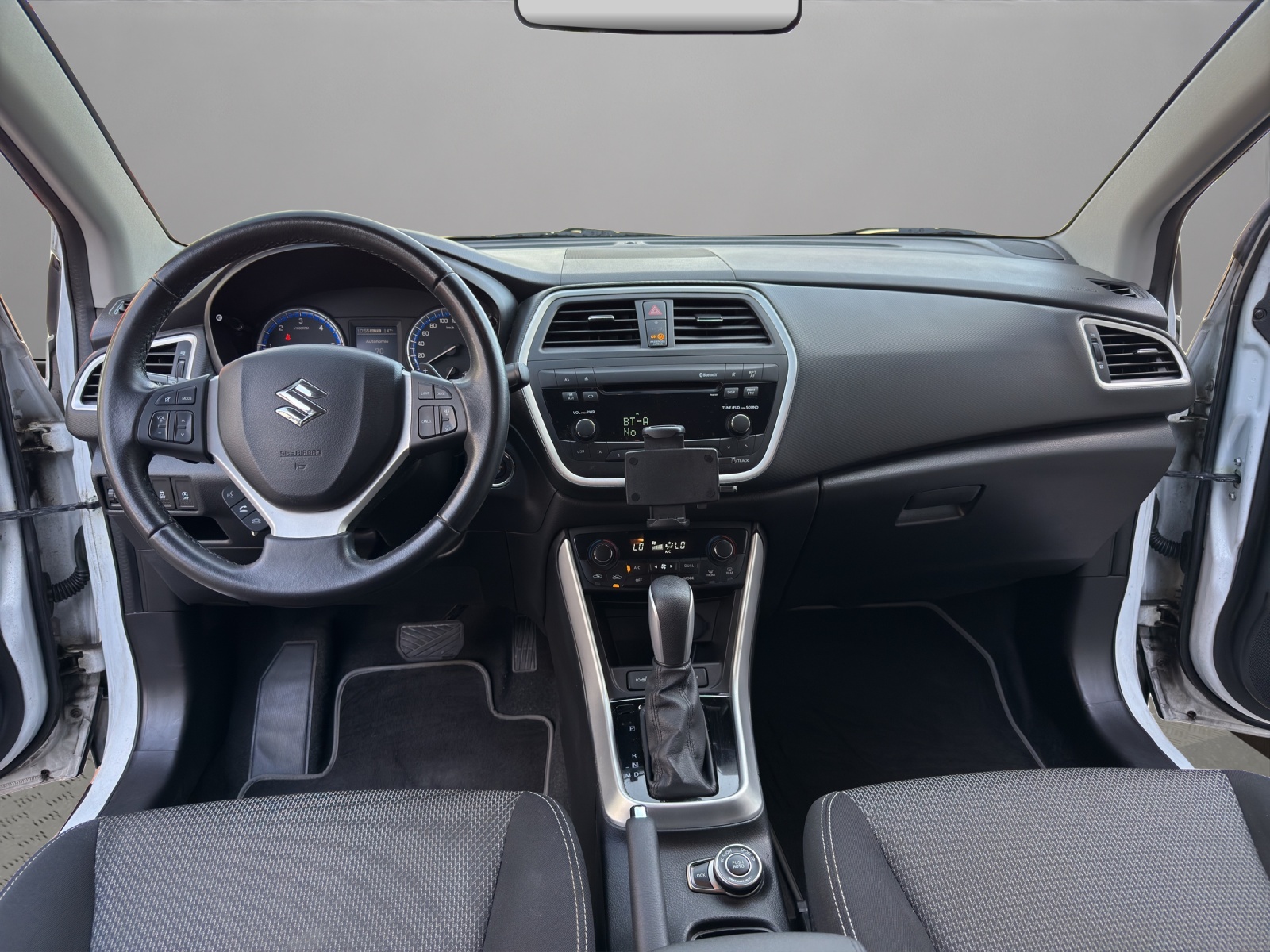 SUZUKI SX4 S-Cross 1.6 TD PizSulai 4WD TCSS-image-13