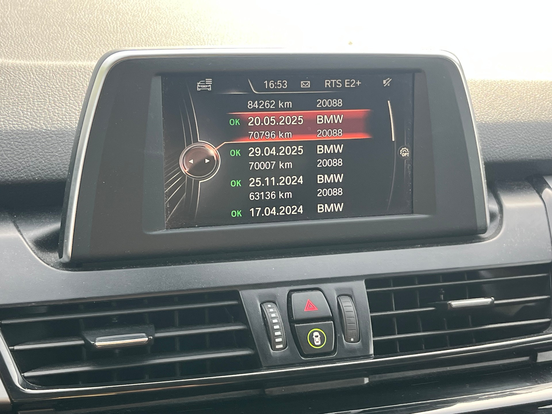 BMW 225i xDrive Active Tourer Steptronic-image-17