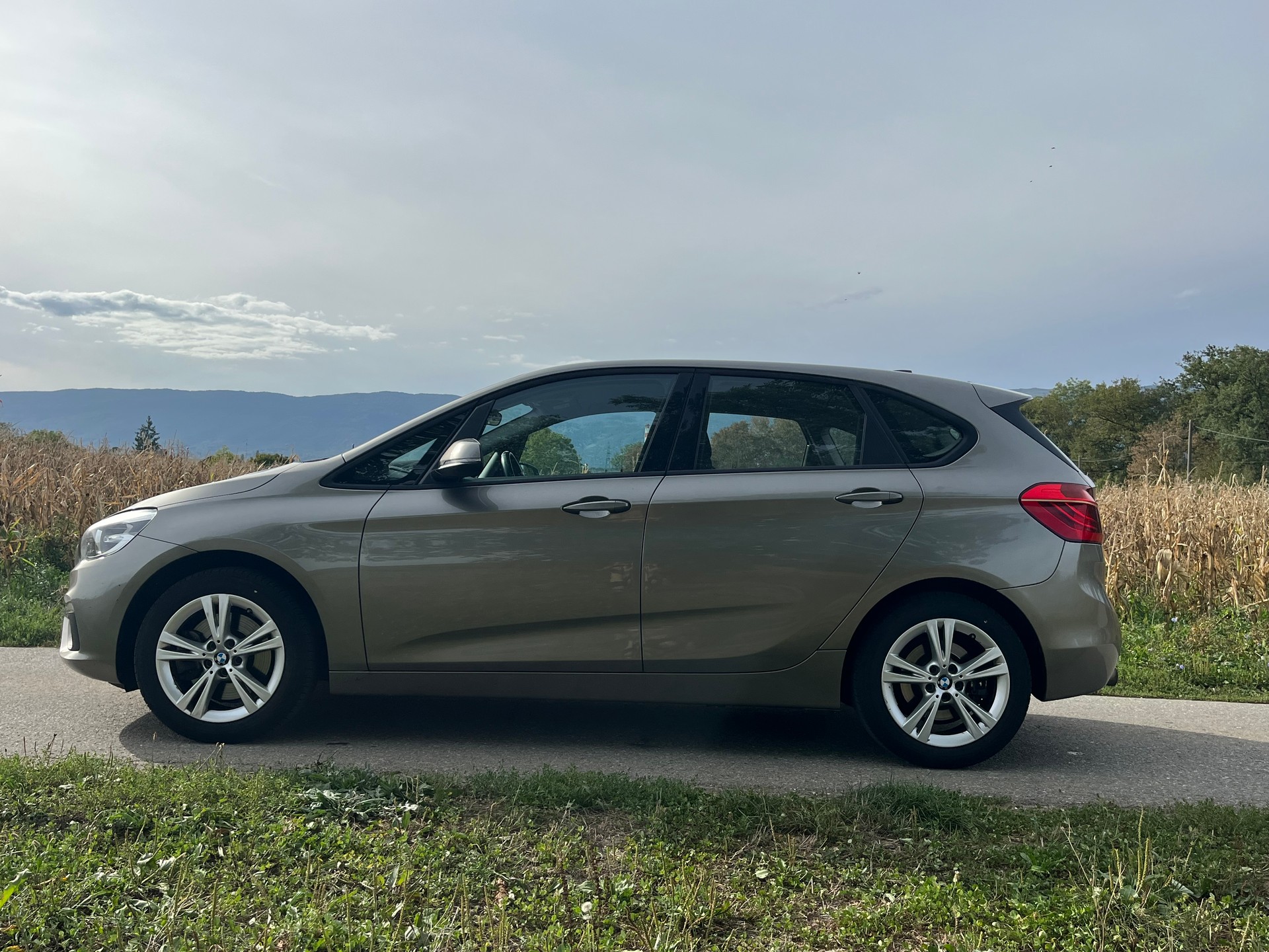 BMW 225i xDrive Active Tourer Steptronic-image-4