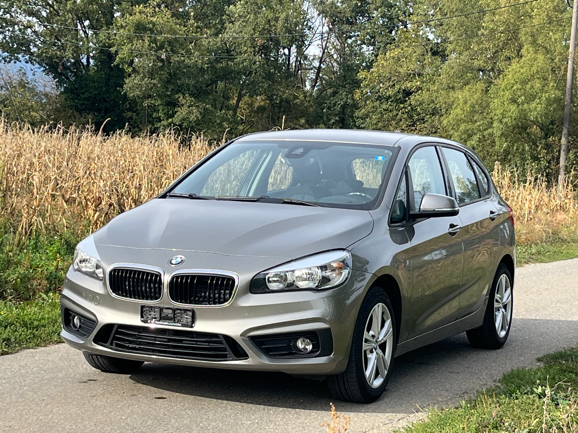 BMW 225i xDrive Active Tourer Steptronic-showroom-element-1