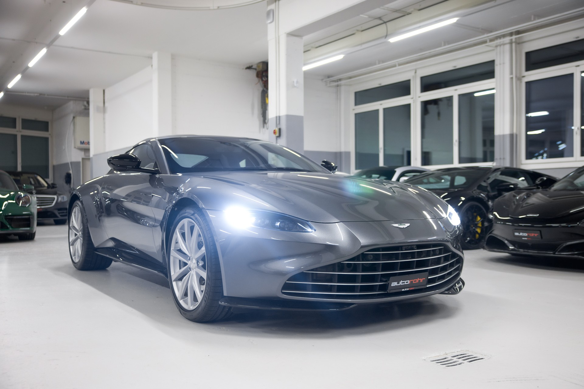 ASTON MARTIN V8 Vantage 4.0 Coupé-showroom-element-2