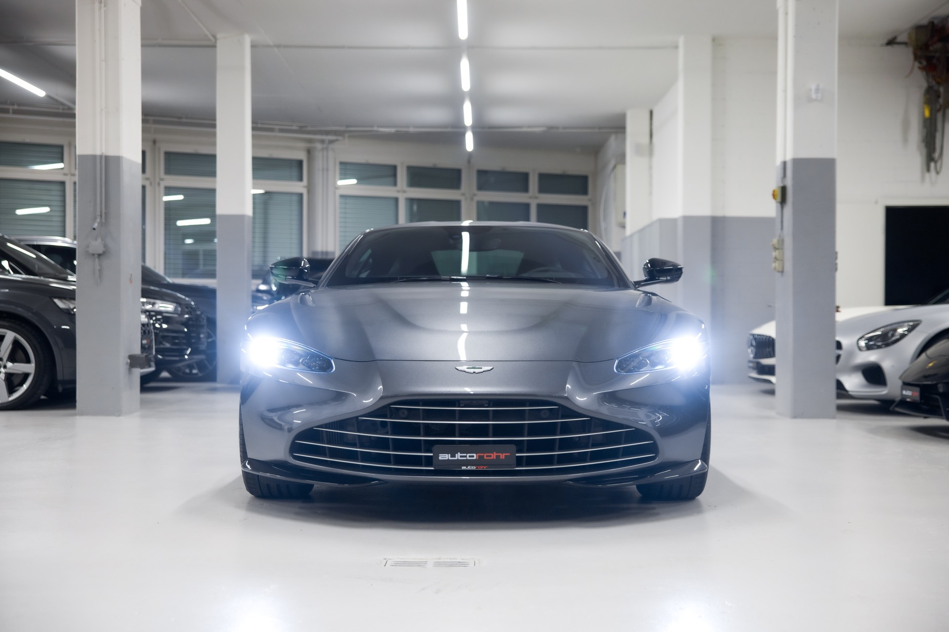 ASTON MARTIN V8 Vantage 4.0 Coupé-showroom-element-1
