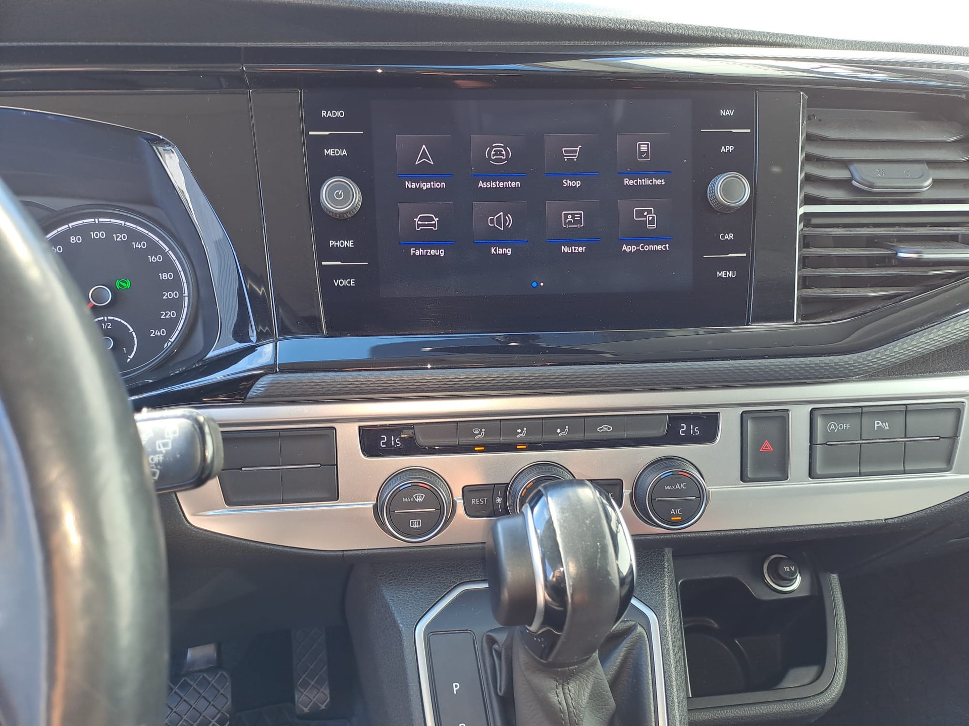 VW T6.1 Multivan 2.0 TDI Family DSG inkl. Anhängekpl.-image-13